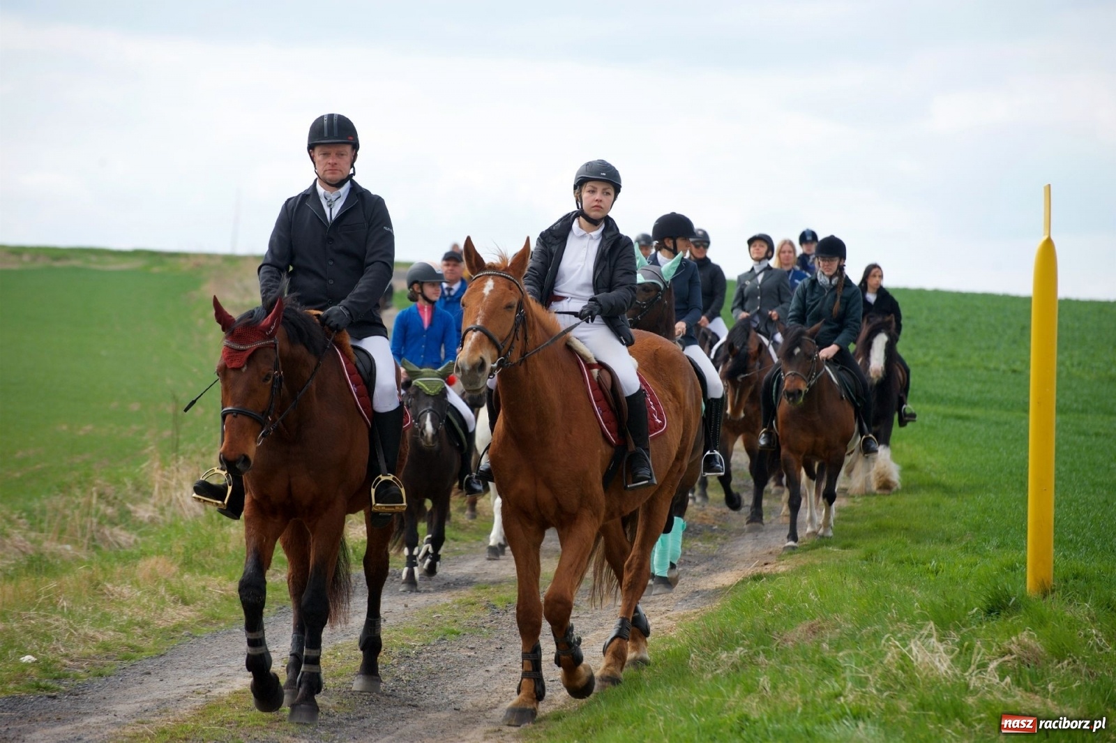 Zdjęcie w galerii na portalu naszraciborz.pl: Procesja konna w Bieńkowicach [FOTO i WIDEO] wiadomości z regionu