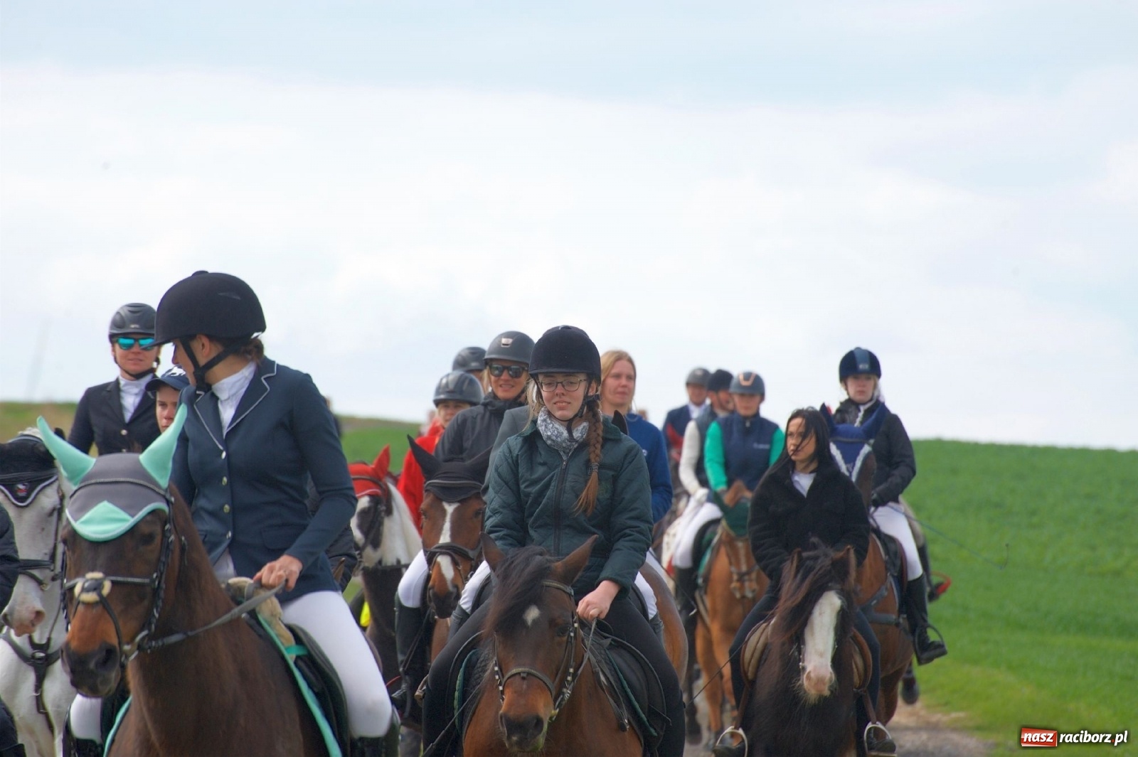 Zdjęcie w galerii na portalu naszraciborz.pl: Procesja konna w Bieńkowicach [FOTO i WIDEO] wiadomości z regionu