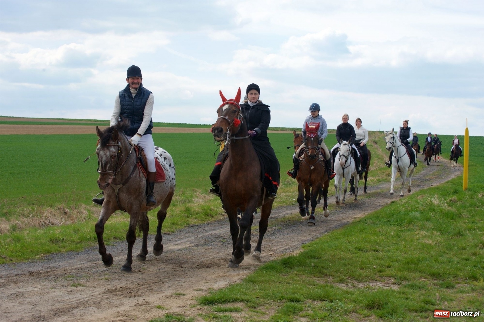 Zdjęcie w galerii na portalu naszraciborz.pl: Procesja konna w Bieńkowicach [FOTO i WIDEO] wiadomości z regionu