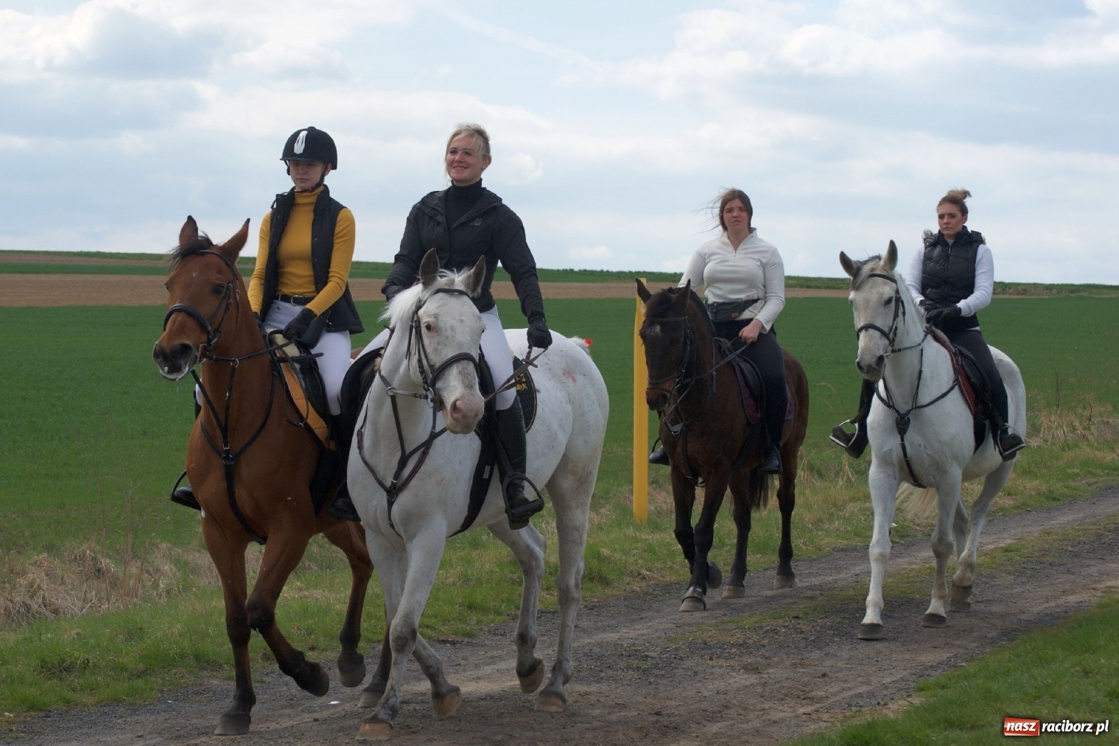 Zdjęcie w galerii na portalu naszraciborz.pl: Procesja konna w Bieńkowicach [FOTO i WIDEO] wiadomości z regionu