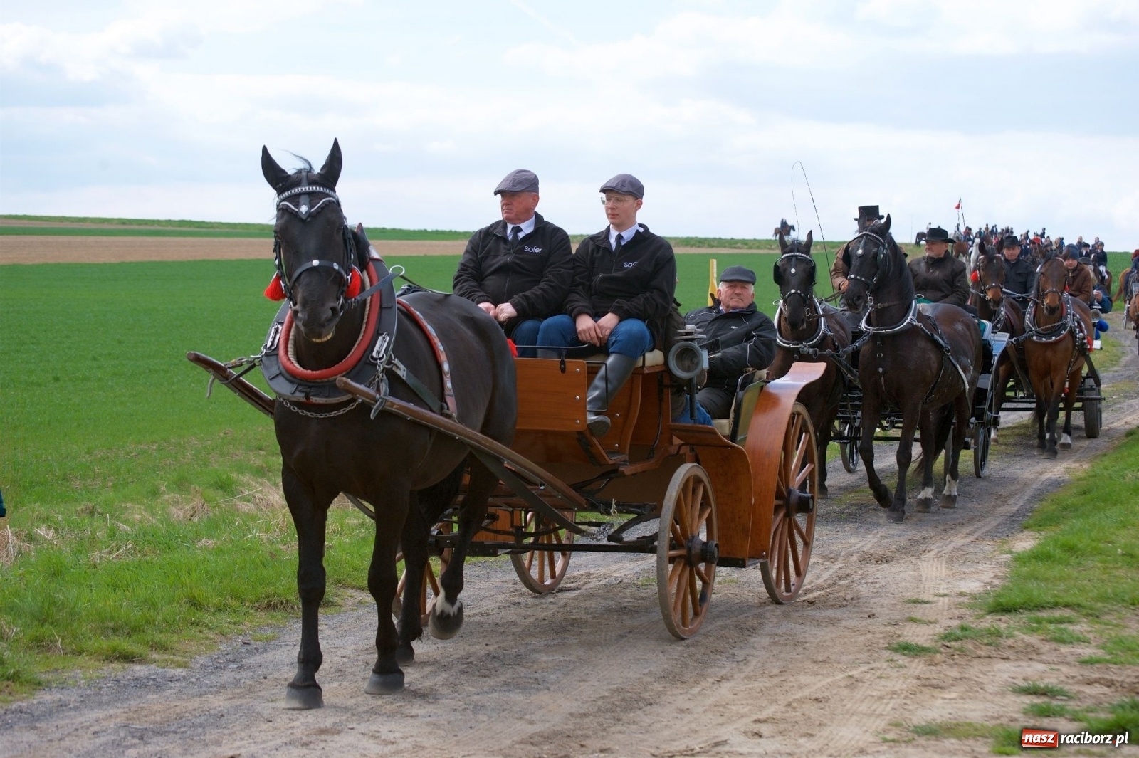 Zdjęcie w galerii na portalu naszraciborz.pl: Procesja konna w Bieńkowicach [FOTO i WIDEO] wiadomości z regionu