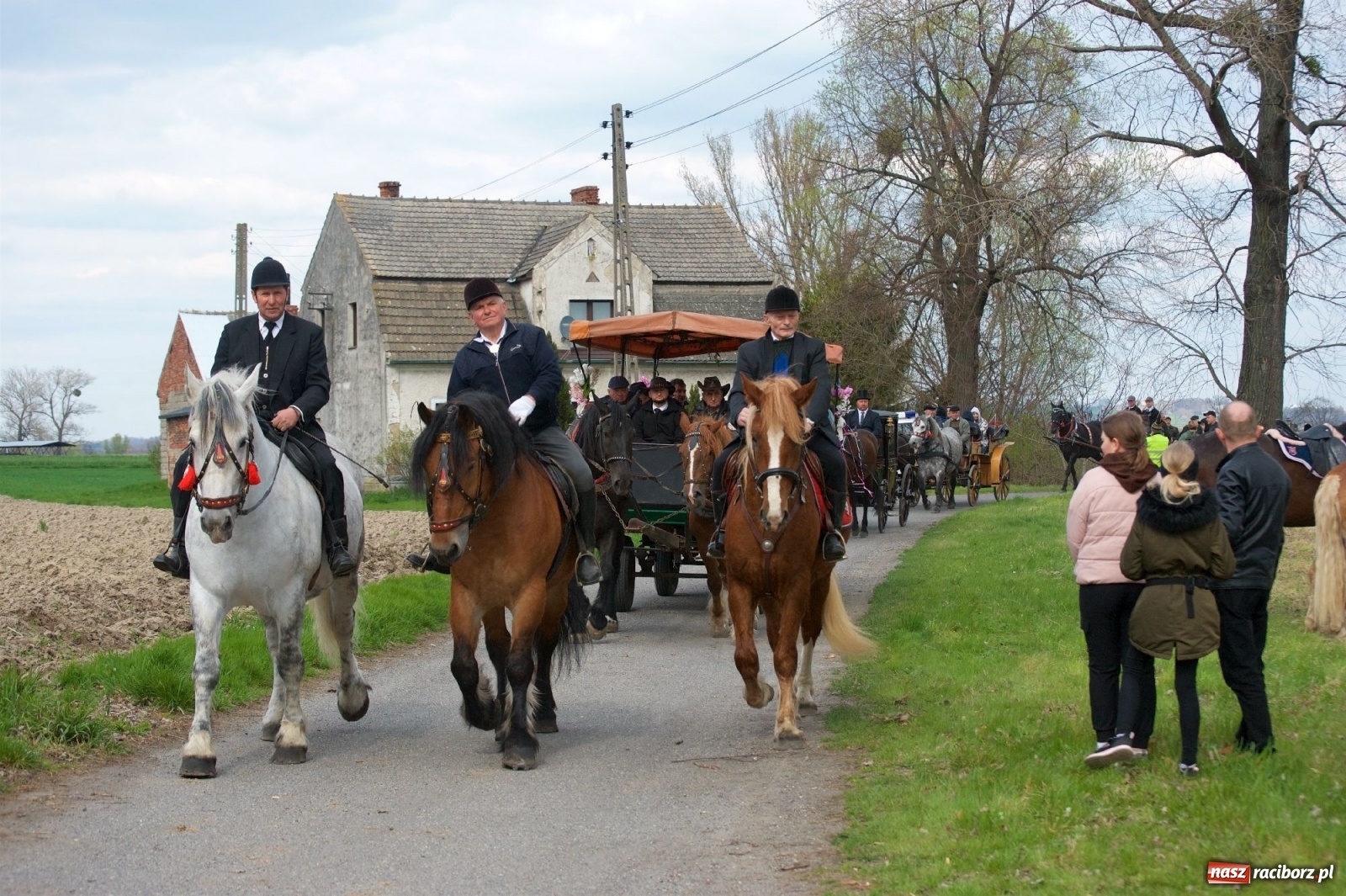 Zdjęcie w galerii na portalu naszraciborz.pl: Procesja konna w Bieńkowicach [FOTO i WIDEO] wiadomości z regionu