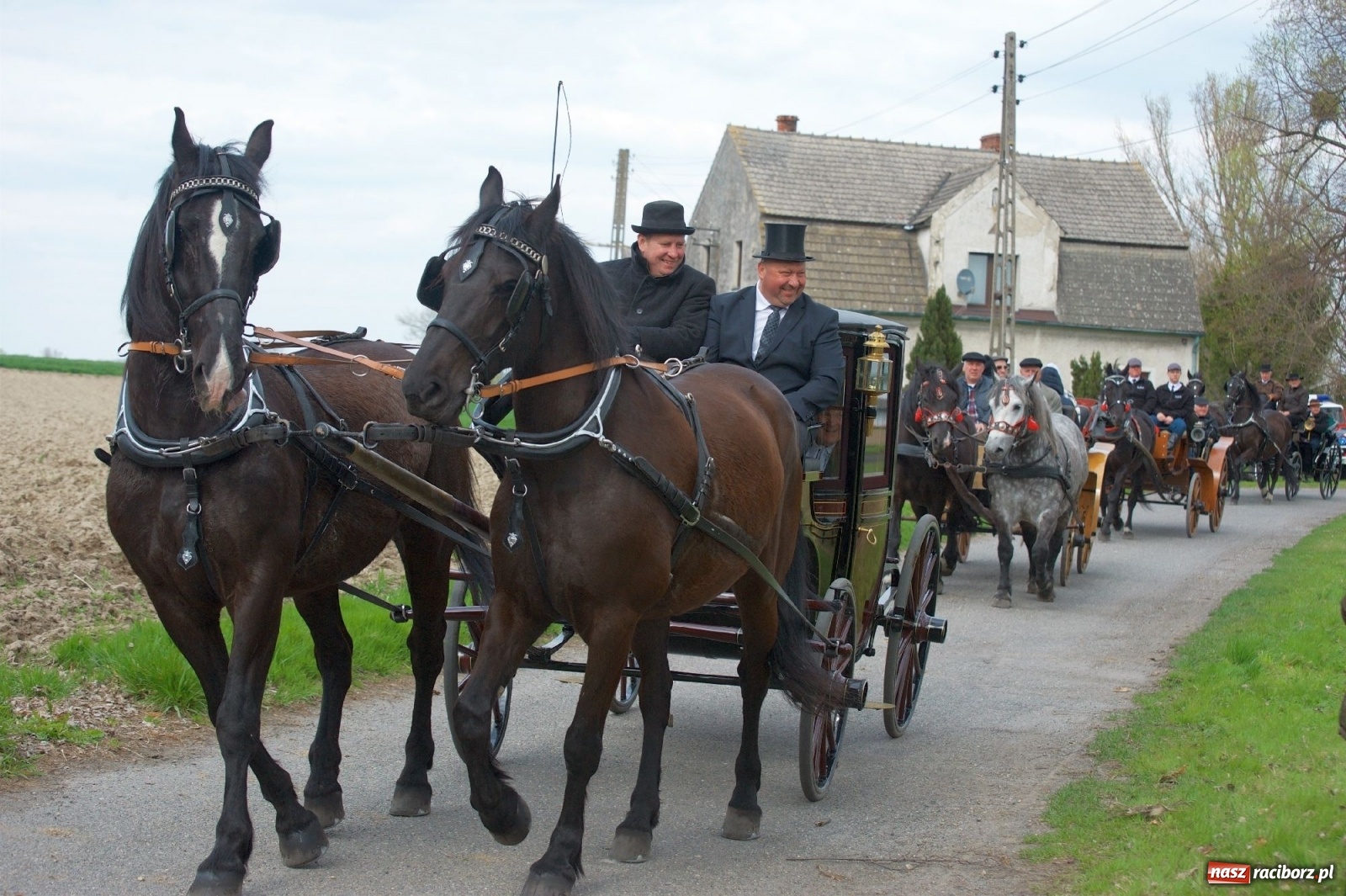 Zdjęcie w galerii na portalu naszraciborz.pl: Procesja konna w Bieńkowicach [FOTO i WIDEO] wiadomości z regionu