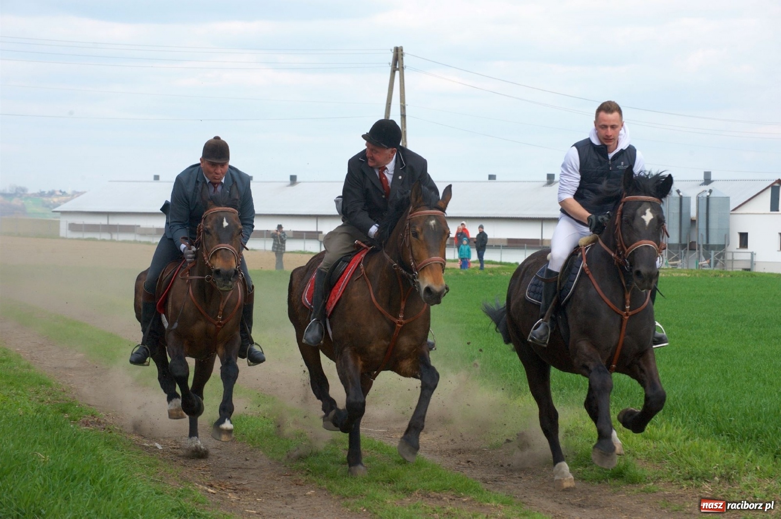 Zdjęcie w galerii na portalu naszraciborz.pl: Procesja konna w Bieńkowicach [FOTO i WIDEO] wiadomości z regionu