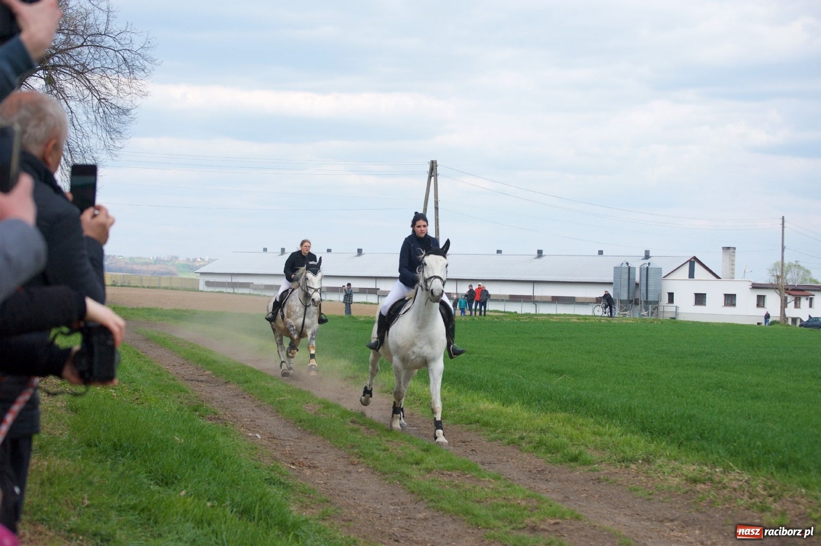 Zdjęcie w galerii na portalu naszraciborz.pl: Procesja konna w Bieńkowicach [FOTO i WIDEO] wiadomości z regionu