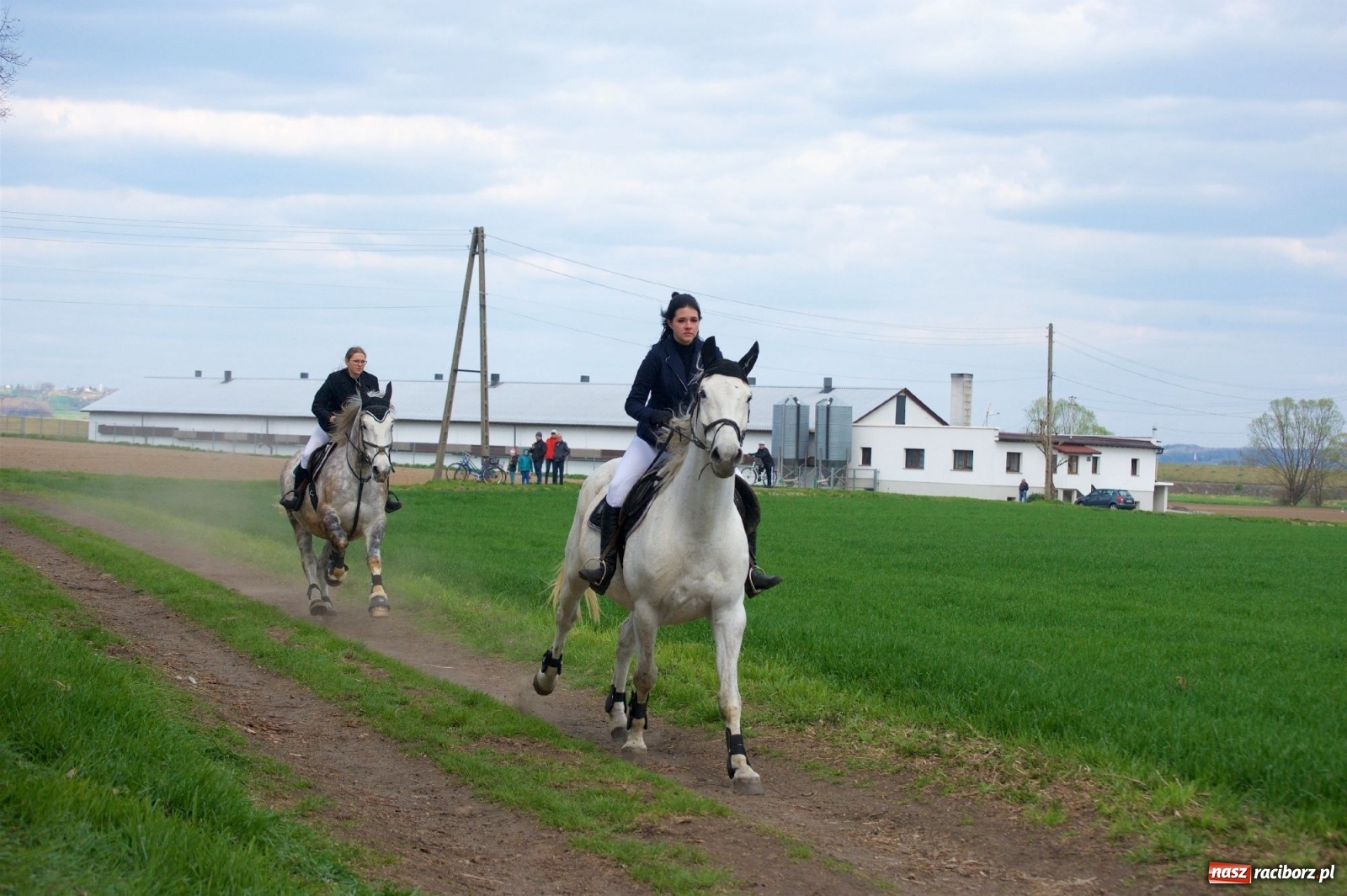 Zdjęcie w galerii na portalu naszraciborz.pl: Procesja konna w Bieńkowicach [FOTO i WIDEO] wiadomości z regionu