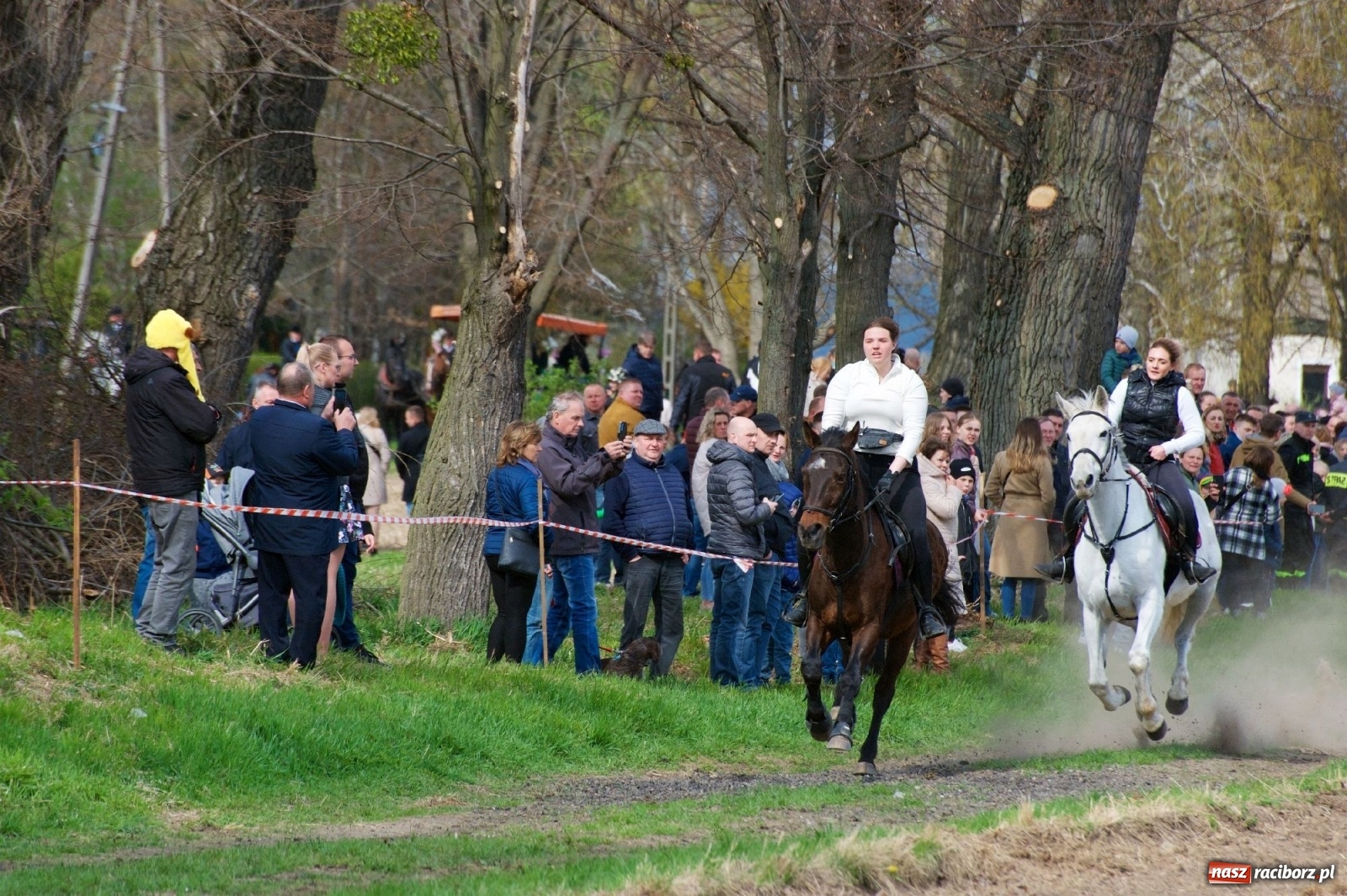 Zdjęcie w galerii na portalu naszraciborz.pl: Procesja konna w Bieńkowicach [FOTO i WIDEO] wiadomości z regionu
