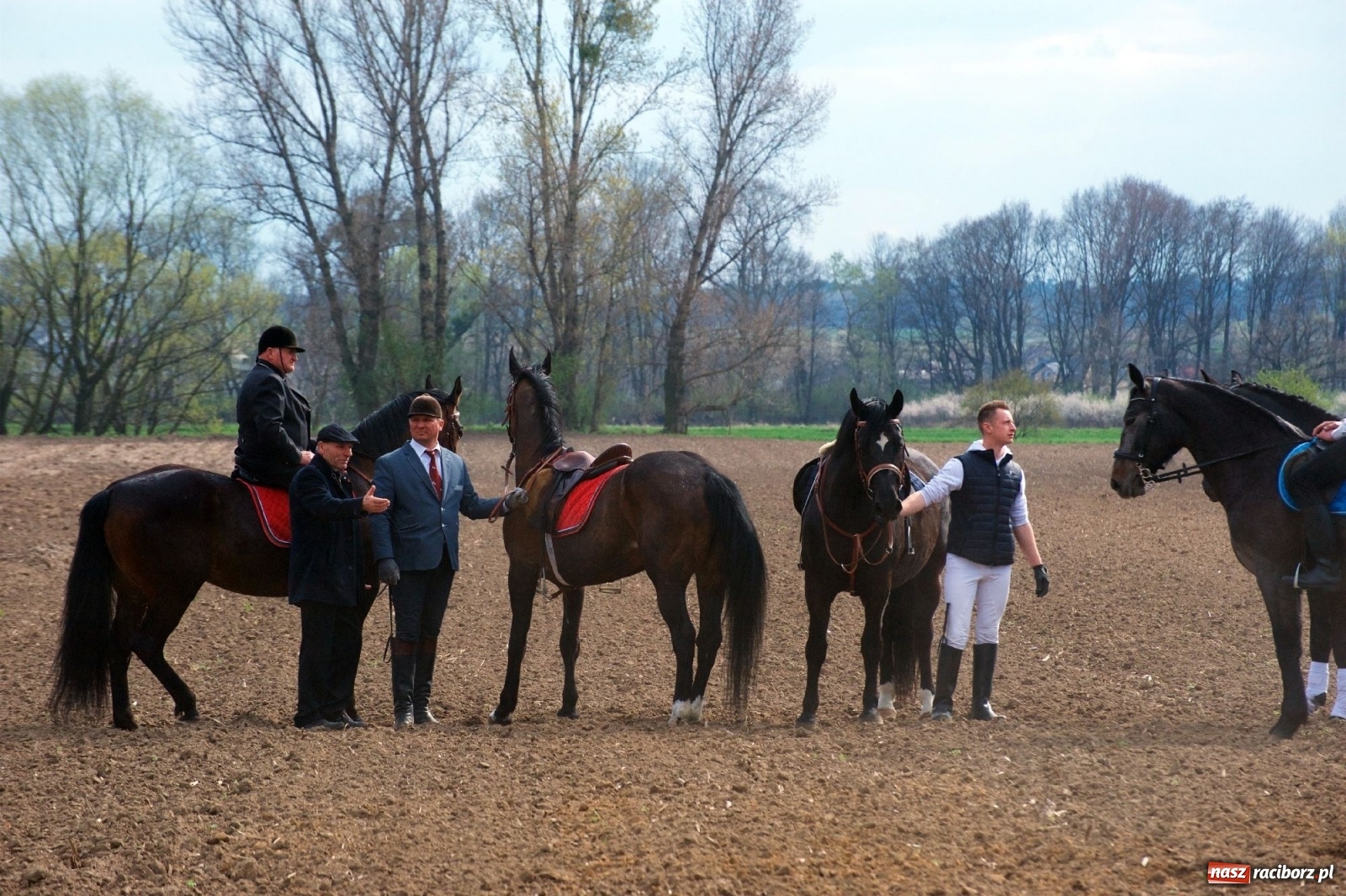 Zdjęcie w galerii na portalu naszraciborz.pl: Procesja konna w Bieńkowicach [FOTO i WIDEO] wiadomości z regionu