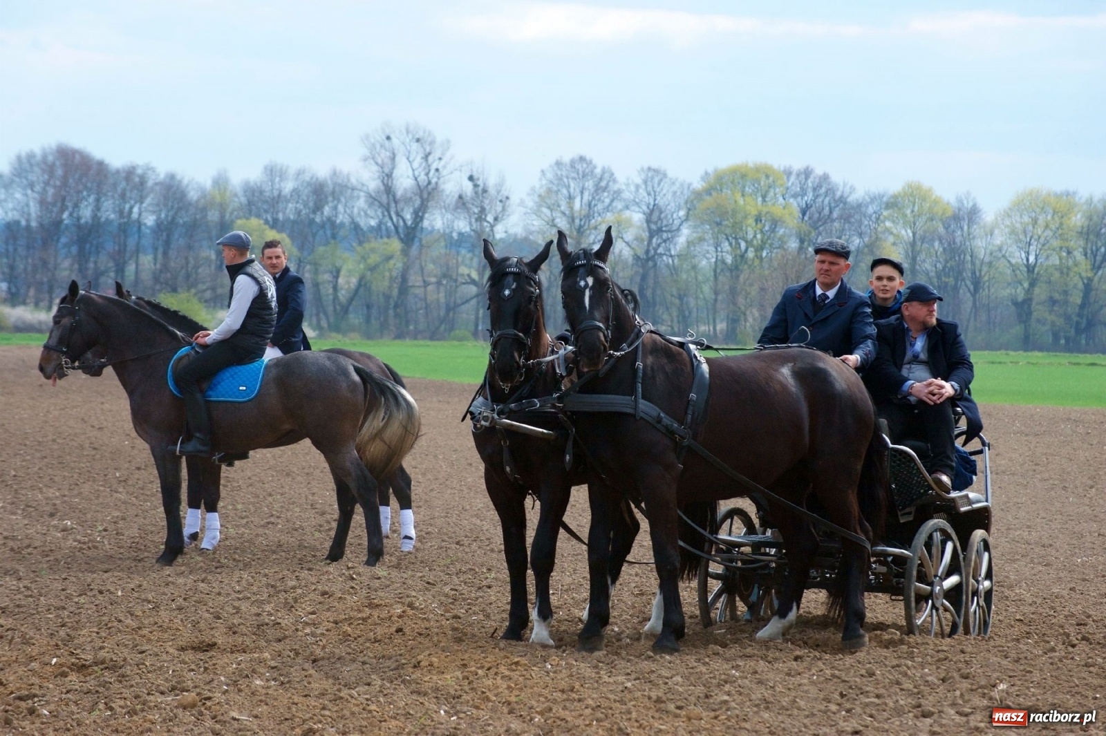 Zdjęcie w galerii na portalu naszraciborz.pl: Procesja konna w Bieńkowicach [FOTO i WIDEO] wiadomości z regionu
