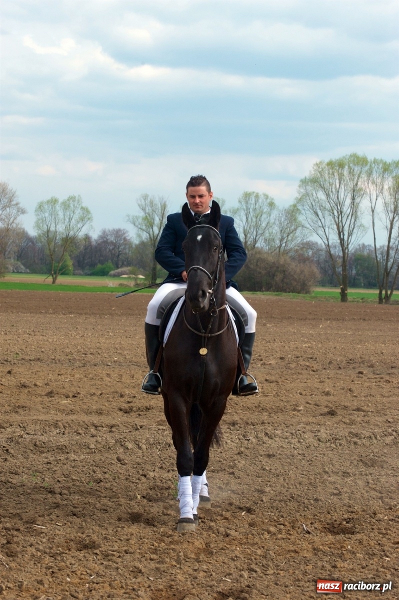 Zdjęcie w galerii na portalu naszraciborz.pl: Procesja konna w Bieńkowicach [FOTO i WIDEO] wiadomości z regionu