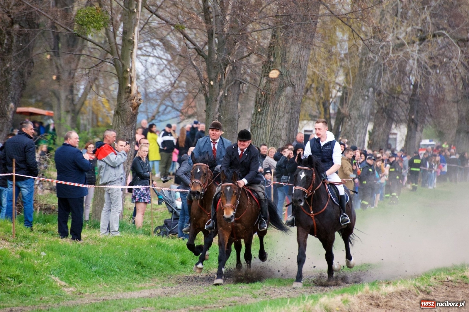 Zdjęcie w galerii na portalu naszraciborz.pl: Procesja konna w Bieńkowicach [FOTO i WIDEO] wiadomości z regionu