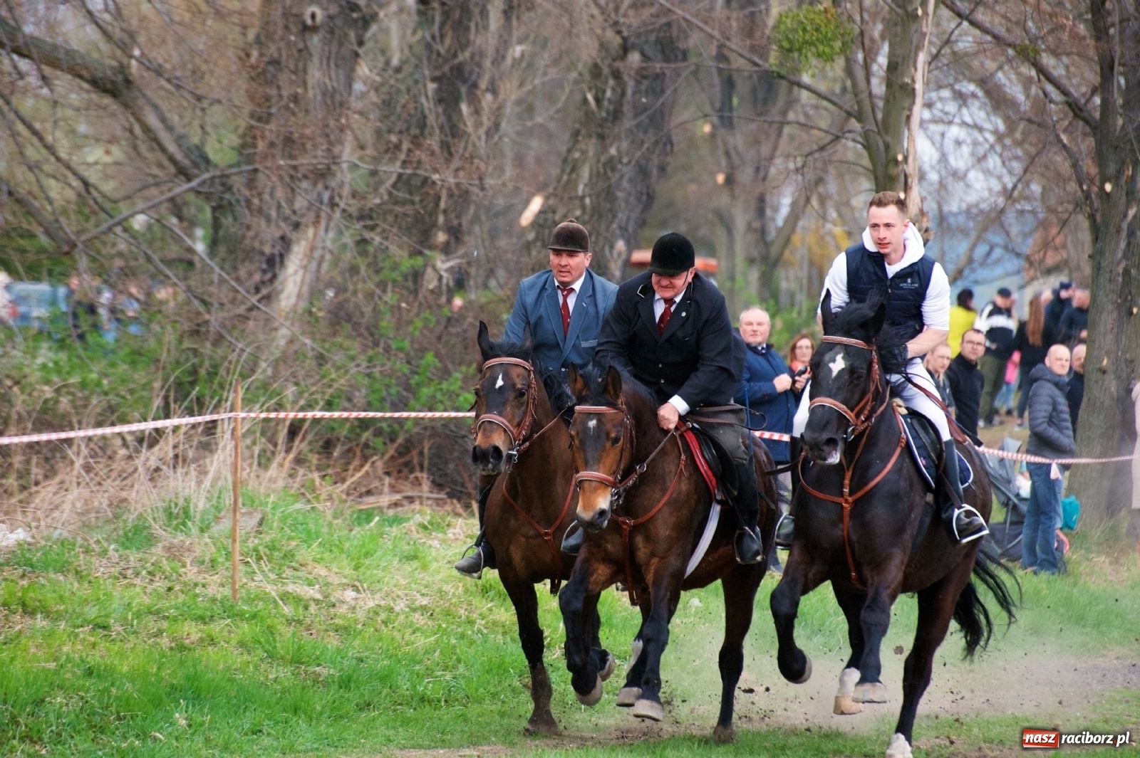 Zdjęcie w galerii na portalu naszraciborz.pl: Procesja konna w Bieńkowicach [FOTO i WIDEO] wiadomości z regionu