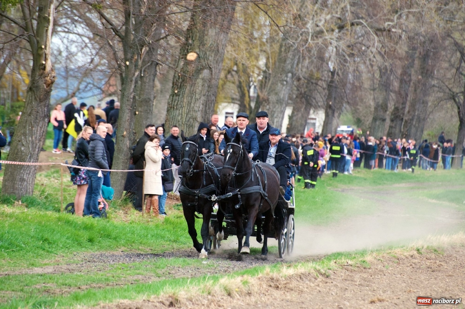Zdjęcie w galerii na portalu naszraciborz.pl: Procesja konna w Bieńkowicach [FOTO i WIDEO] wiadomości z regionu