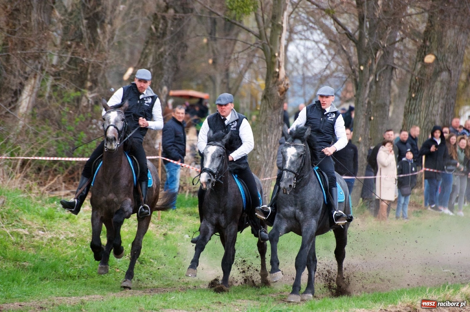 Zdjęcie w galerii na portalu naszraciborz.pl: Procesja konna w Bieńkowicach [FOTO i WIDEO] wiadomości z regionu