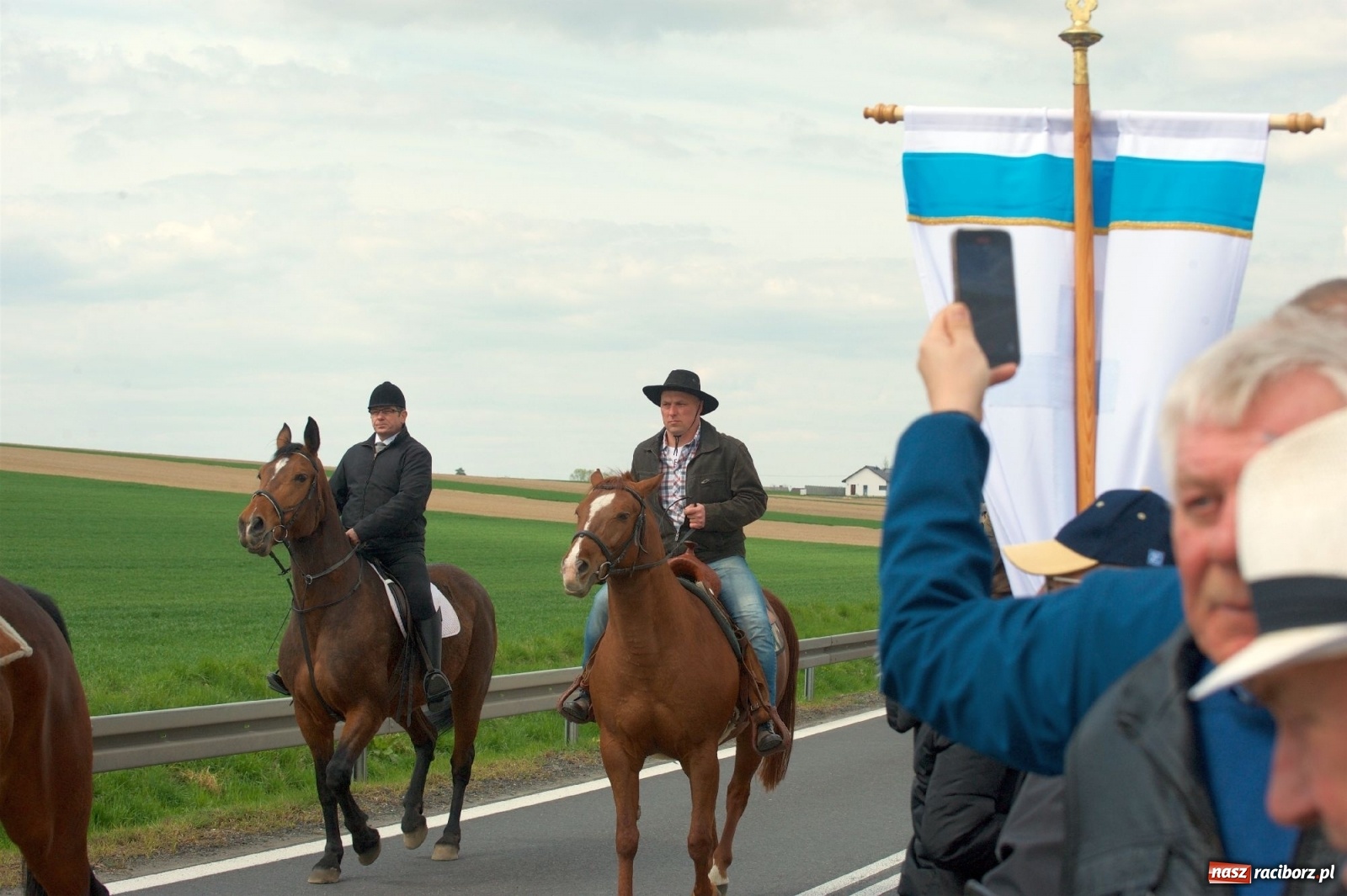 Zdjęcie w galerii na portalu naszraciborz.pl: Procesja konna w Raciborzu-Sudole [FOTO i WIDEO] wiadomości z regionu