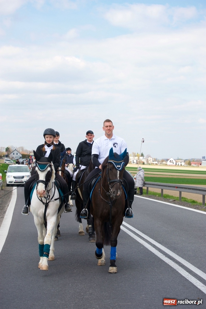 Zdjęcie w galerii na portalu naszraciborz.pl: Procesja konna w Raciborzu-Sudole [FOTO i WIDEO] wiadomości z regionu