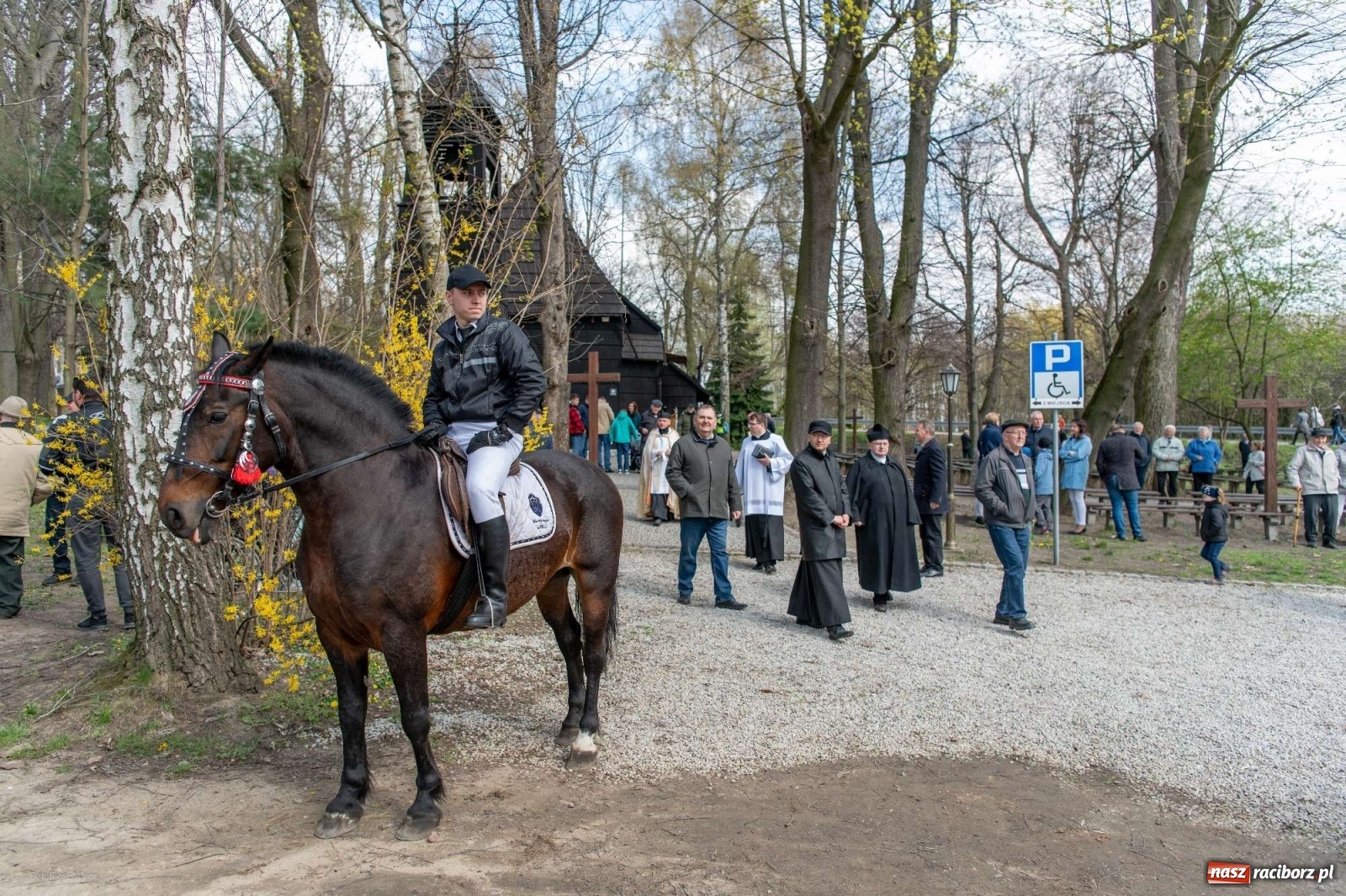 Zdjęcie w galerii na portalu naszraciborz.pl: Wielkanocna procesja konna w Pietrowicach Wielkich [PROGRAM] wiadomości z regionu