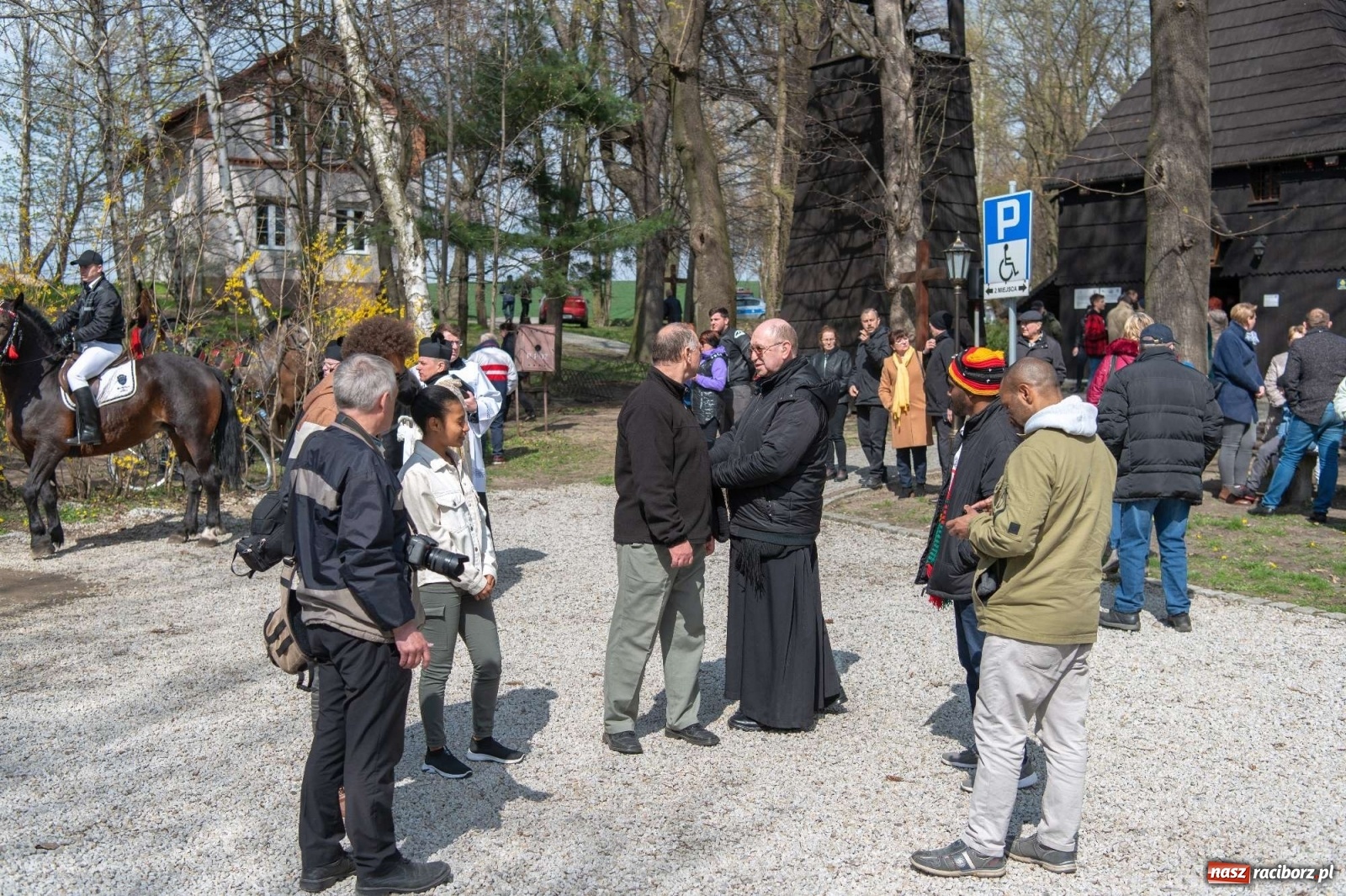 Zdjęcie w galerii na portalu naszraciborz.pl: Wielkanocna procesja konna w Pietrowicach Wielkich [PROGRAM] wiadomości z regionu
