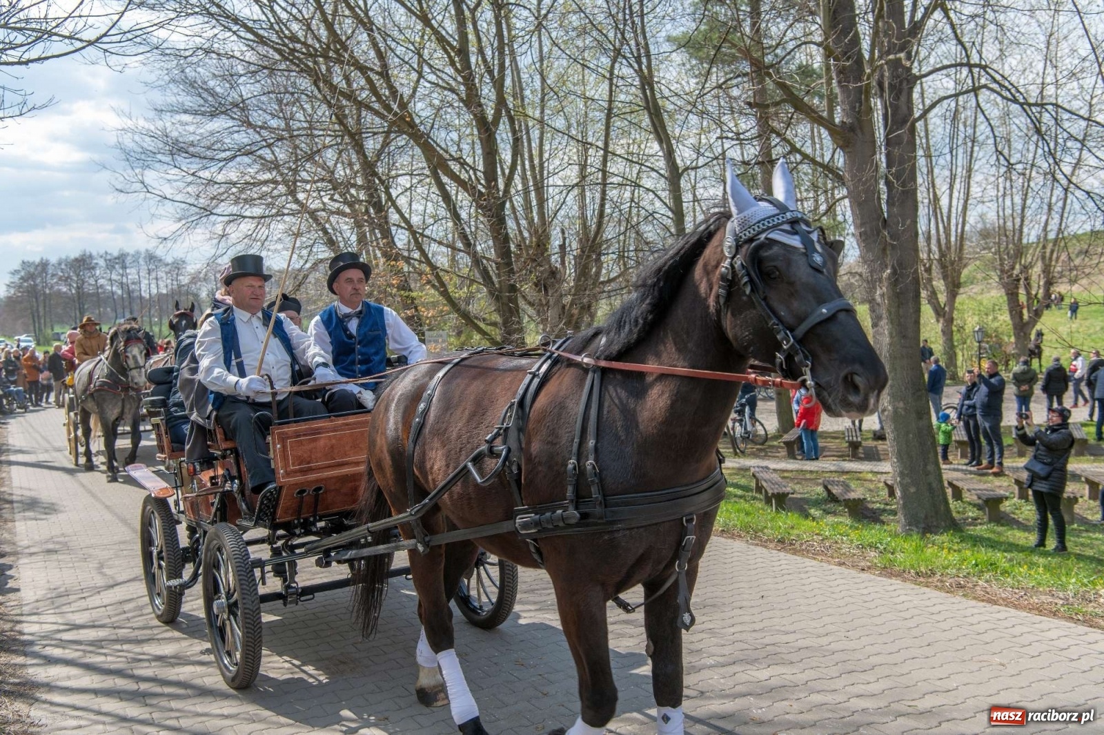 Zdjęcie w galerii na portalu naszraciborz.pl: Wielkanocna procesja konna w Pietrowicach Wielkich [PROGRAM] wiadomości z regionu