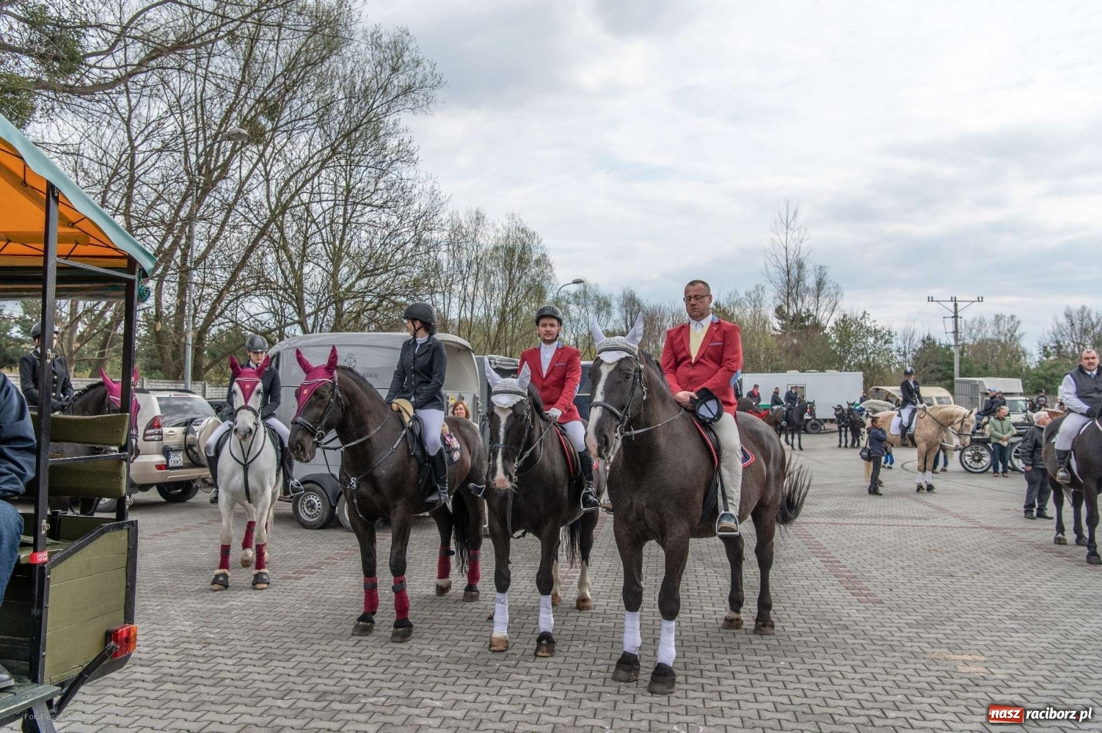 Zdjęcie w galerii na portalu naszraciborz.pl: Wielkanocna procesja konna w Pietrowicach Wielkich [PROGRAM] wiadomości z regionu