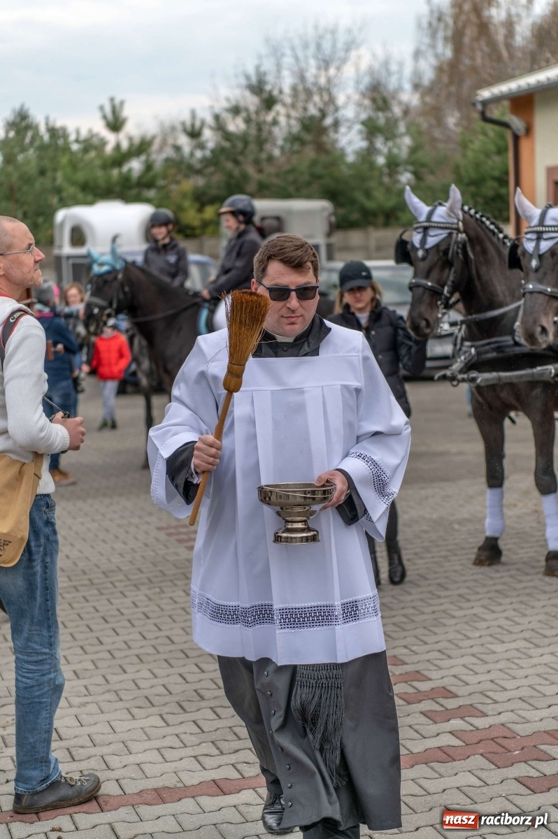 Zdjęcie w galerii na portalu naszraciborz.pl: Wielkanocna procesja konna w Pietrowicach Wielkich [PROGRAM] wiadomości z regionu