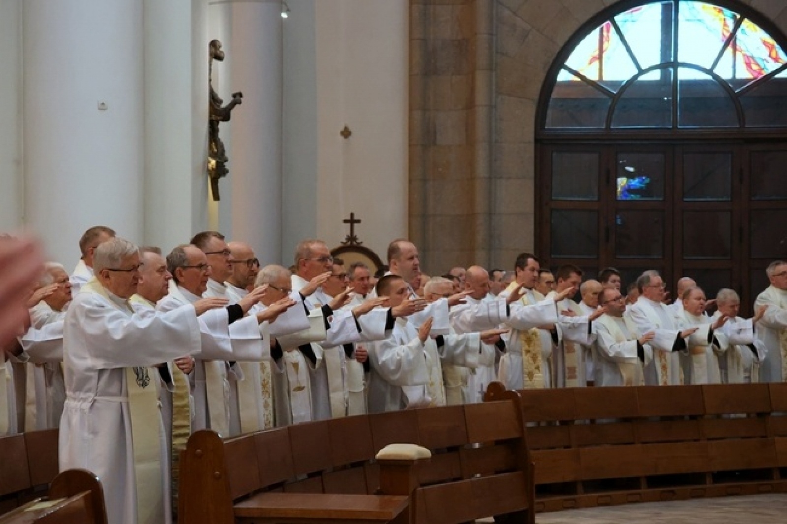 Zdjęcie w galerii na portalu naszraciborz.pl: Księża archidiecezji katowickiej przekażą 470 tys. na pomoc Ukrainie wiadomości z regionu