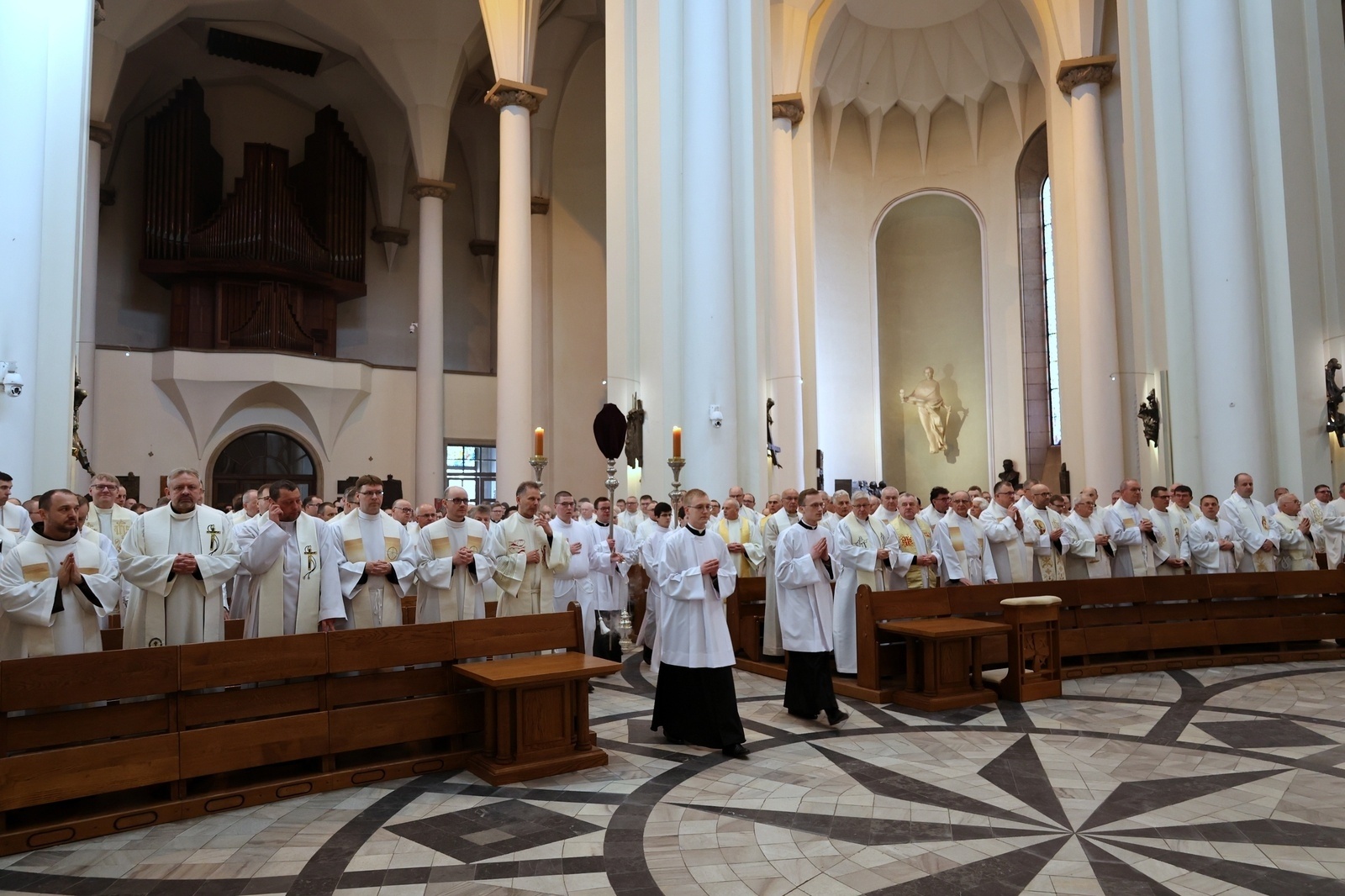 Zdjęcie w galerii na portalu naszraciborz.pl: Księża archidiecezji katowickiej przekażą 470 tys. na pomoc Ukrainie wiadomości z regionu