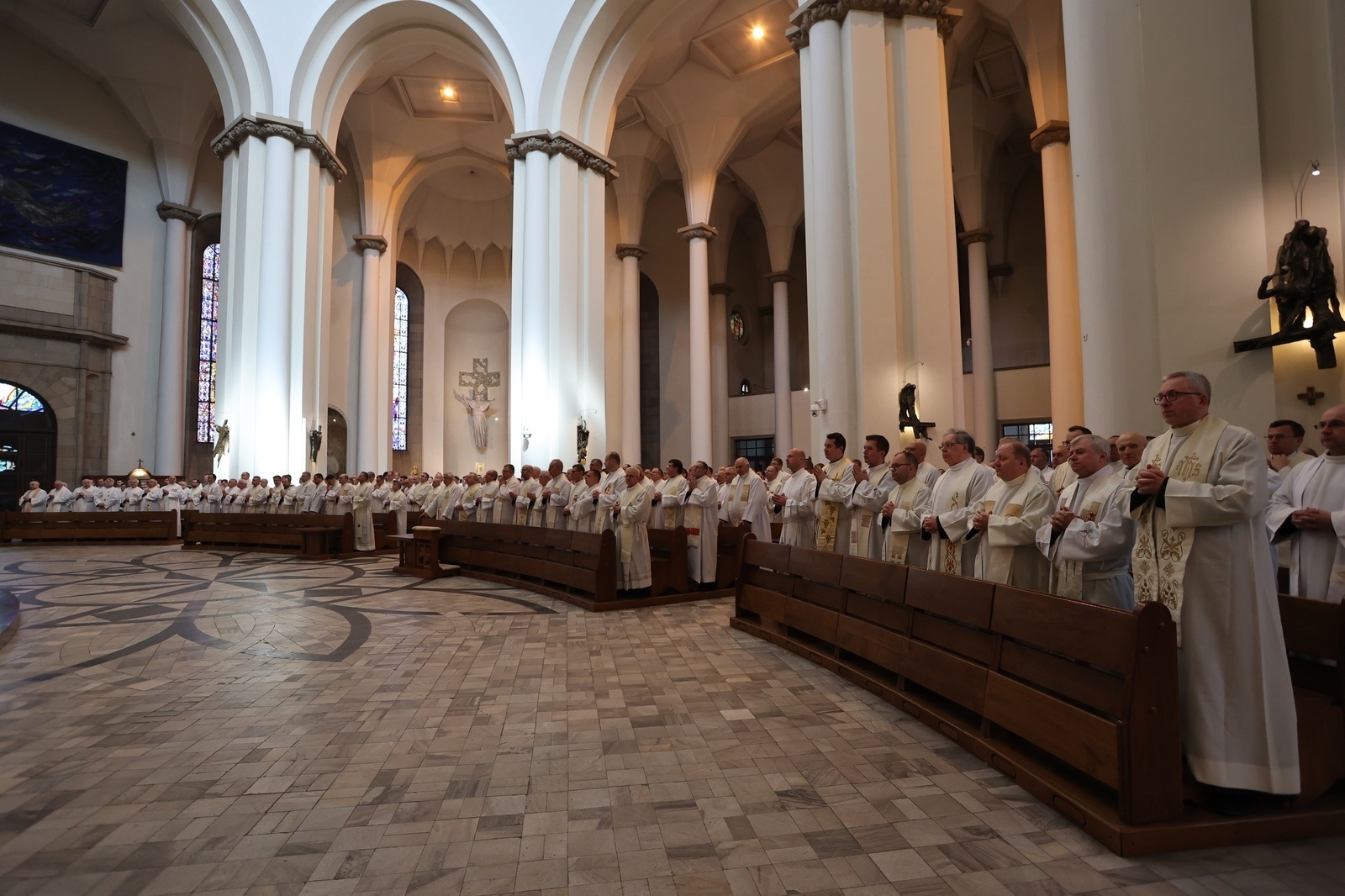 Zdjęcie w galerii na portalu naszraciborz.pl: Księża archidiecezji katowickiej przekażą 470 tys. na pomoc Ukrainie wiadomości z regionu