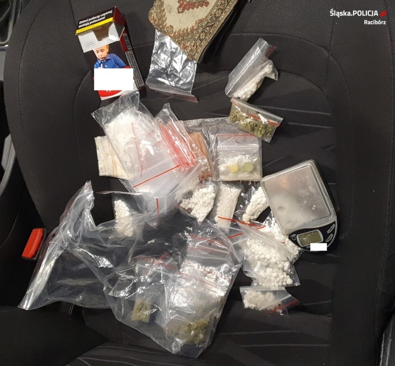 Zdjęcie w galerii na portalu naszraciborz.pl: Próbował przekupić policjantów gotówką i narkotykami [FOTO] wiadomości z regionu