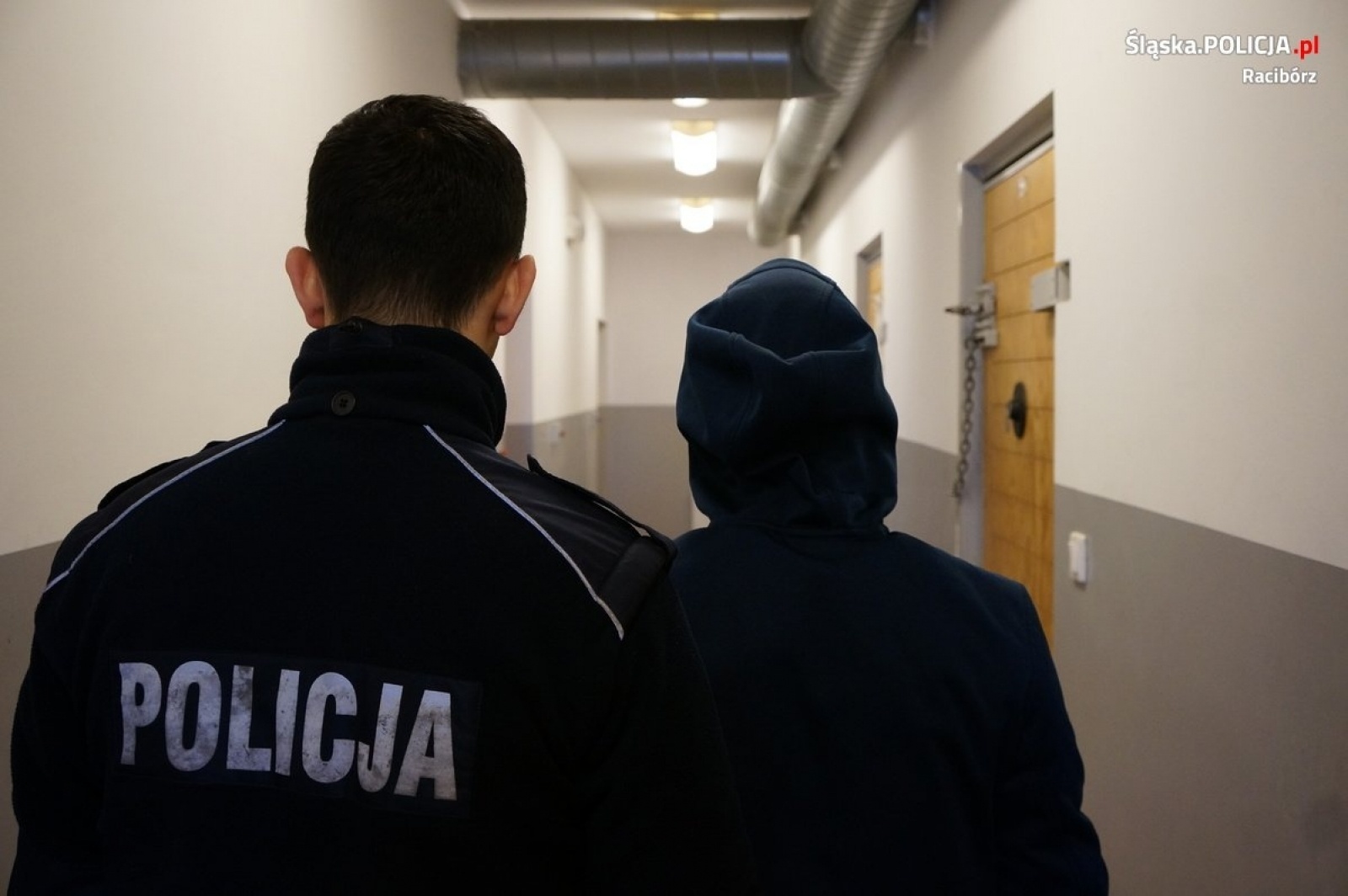 Zdjęcie w galerii na portalu naszraciborz.pl: Próbował przekupić policjantów gotówką i narkotykami [FOTO] wiadomości z regionu