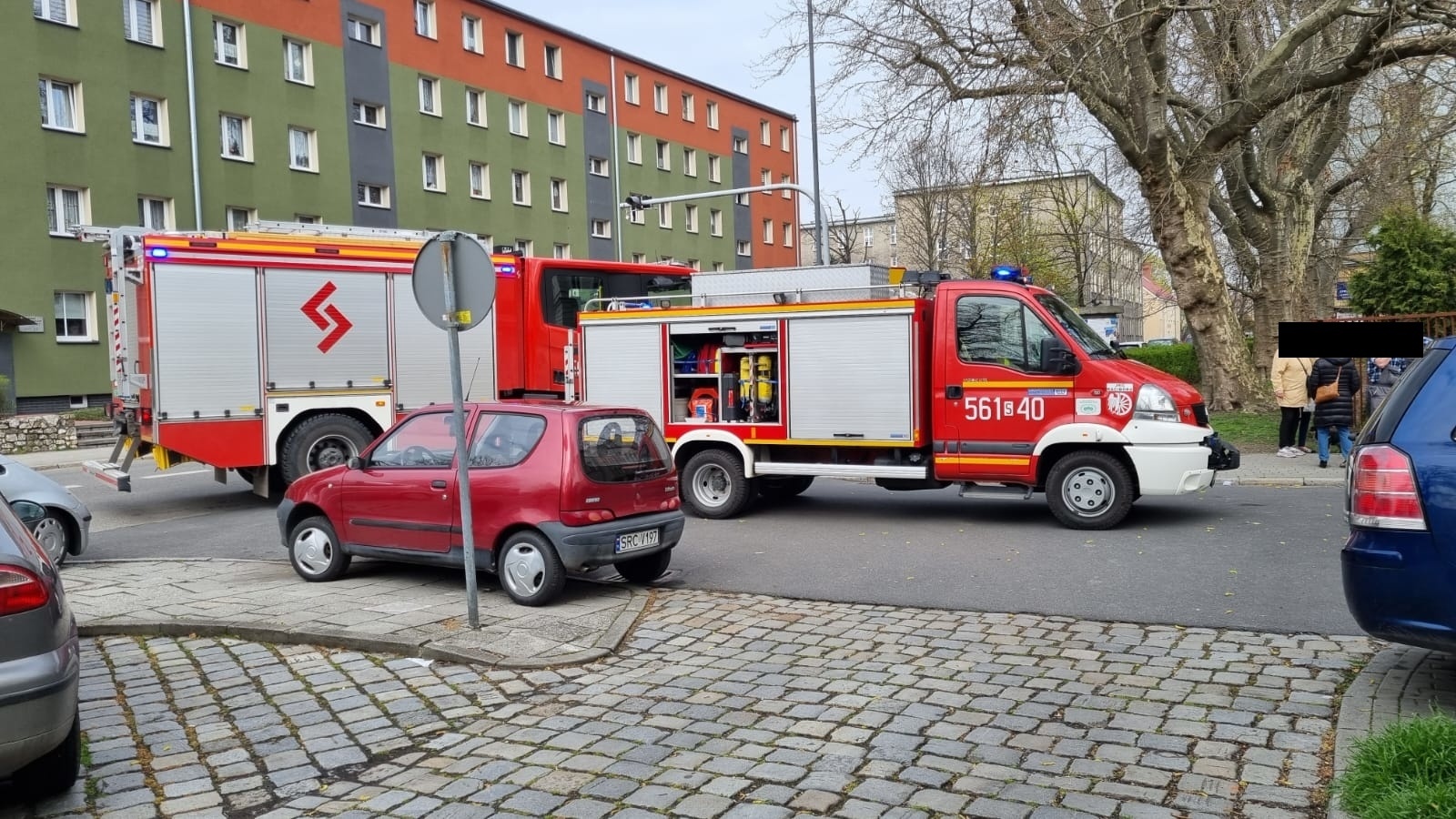 Zdjęcie w galerii na portalu naszraciborz.pl: 46-letni mężczyzna wypadł z okna przy Browarnej. W akcji śmigłowiec LPR [FOTO i WIDEO] wiadomości z regionu