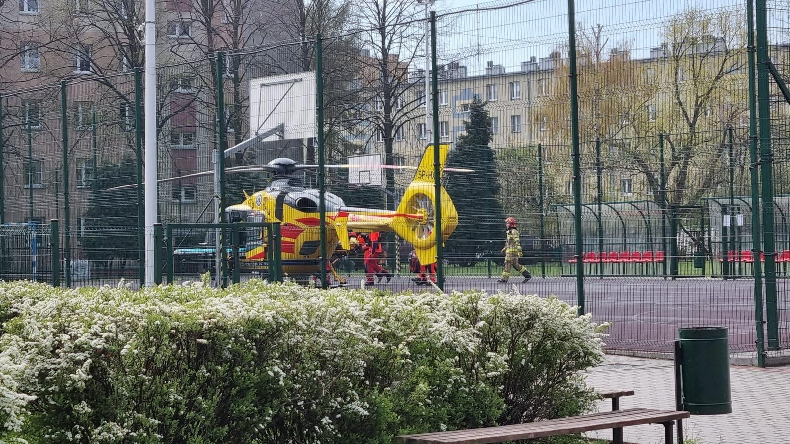 Zdjęcie w galerii na portalu naszraciborz.pl: 46-letni mężczyzna wypadł z okna przy Browarnej. W akcji śmigłowiec LPR [FOTO i WIDEO] wiadomości z regionu