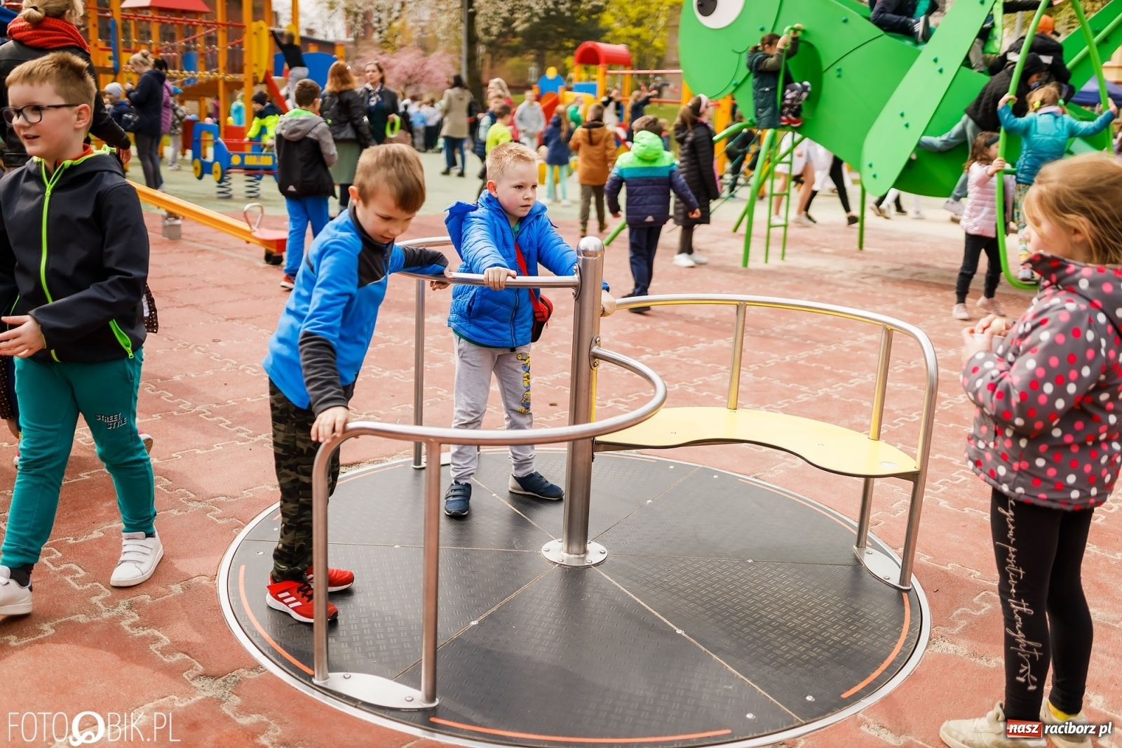 Zdjęcie w galerii na portalu naszraciborz.pl: Dzień Ziemi w Ogródku Jordanowskim przepełniony atrakcjami wiadomości z regionu