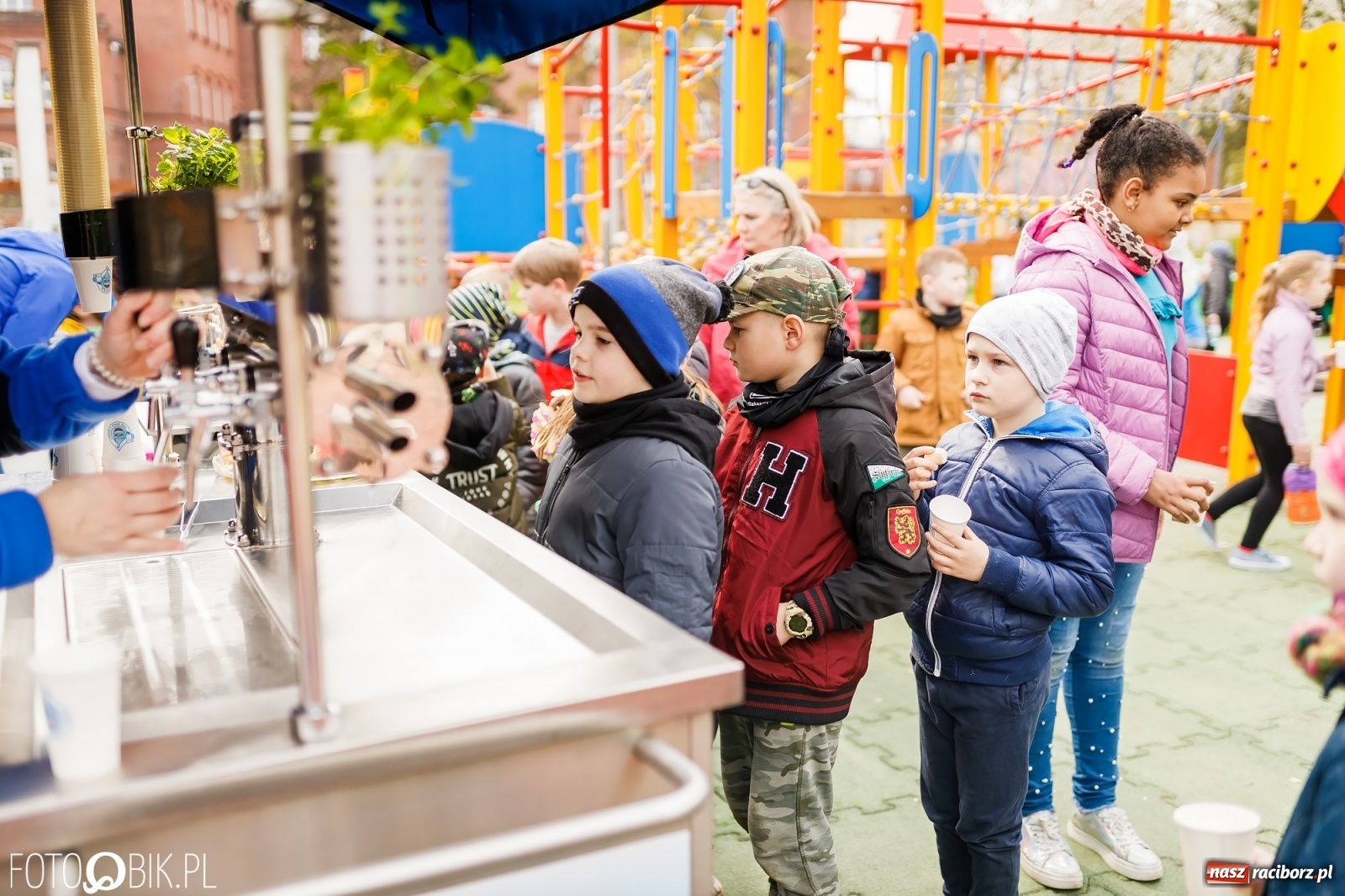 Zdjęcie w galerii na portalu naszraciborz.pl: Dzień Ziemi w Ogródku Jordanowskim przepełniony atrakcjami wiadomości z regionu