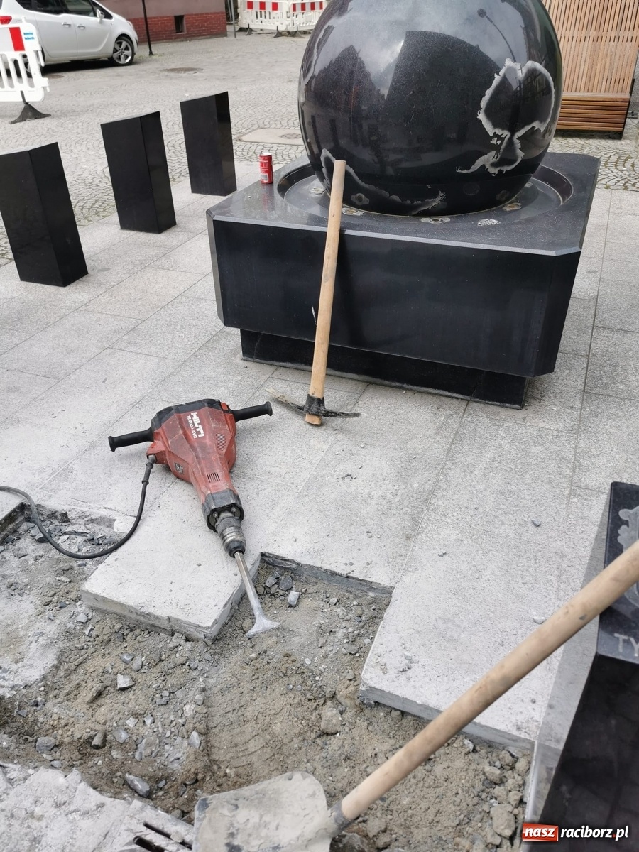 Zdjęcie w galerii na portalu naszraciborz.pl: Na ulicy Długiej drobna zmiana o dużym znaczeniu wiadomości z regionu