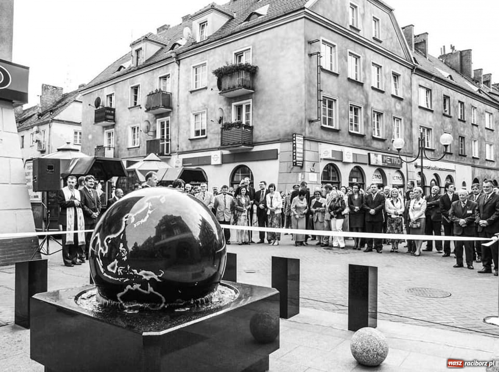 Zdjęcie w galerii na portalu naszraciborz.pl: Na ulicy Długiej drobna zmiana o dużym znaczeniu wiadomości z regionu