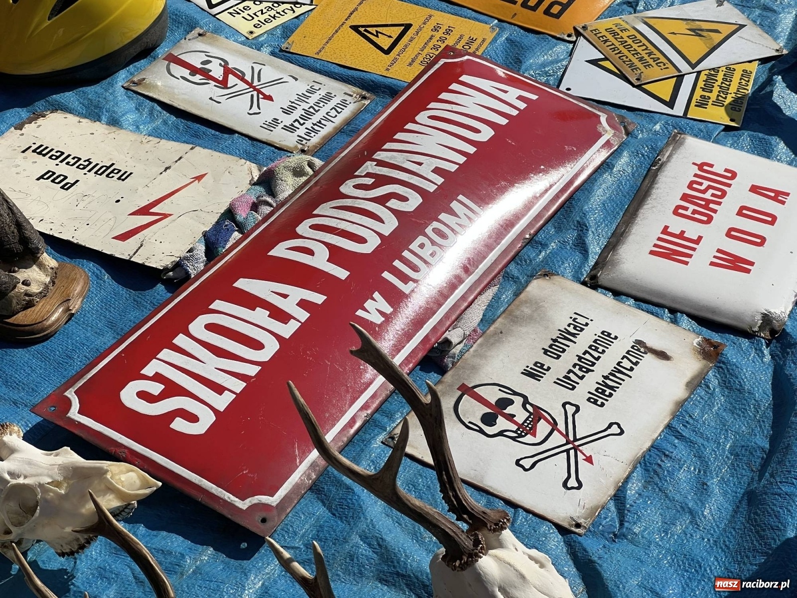 Zdjęcie w galerii na portalu naszraciborz.pl: Im cieplej, tym lepiej. Kwietniowy targ staroci [SPACER WIDEO] wiadomości z regionu