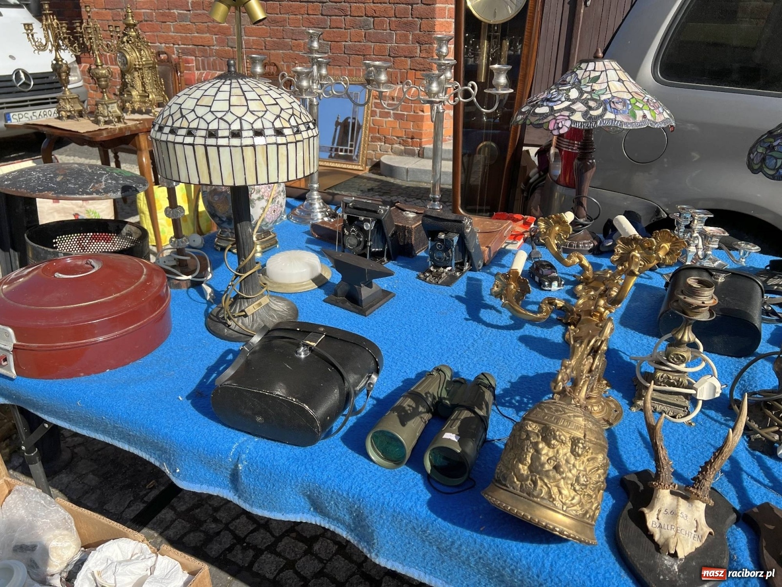 Zdjęcie w galerii na portalu naszraciborz.pl: Im cieplej, tym lepiej. Kwietniowy targ staroci [SPACER WIDEO] wiadomości z regionu