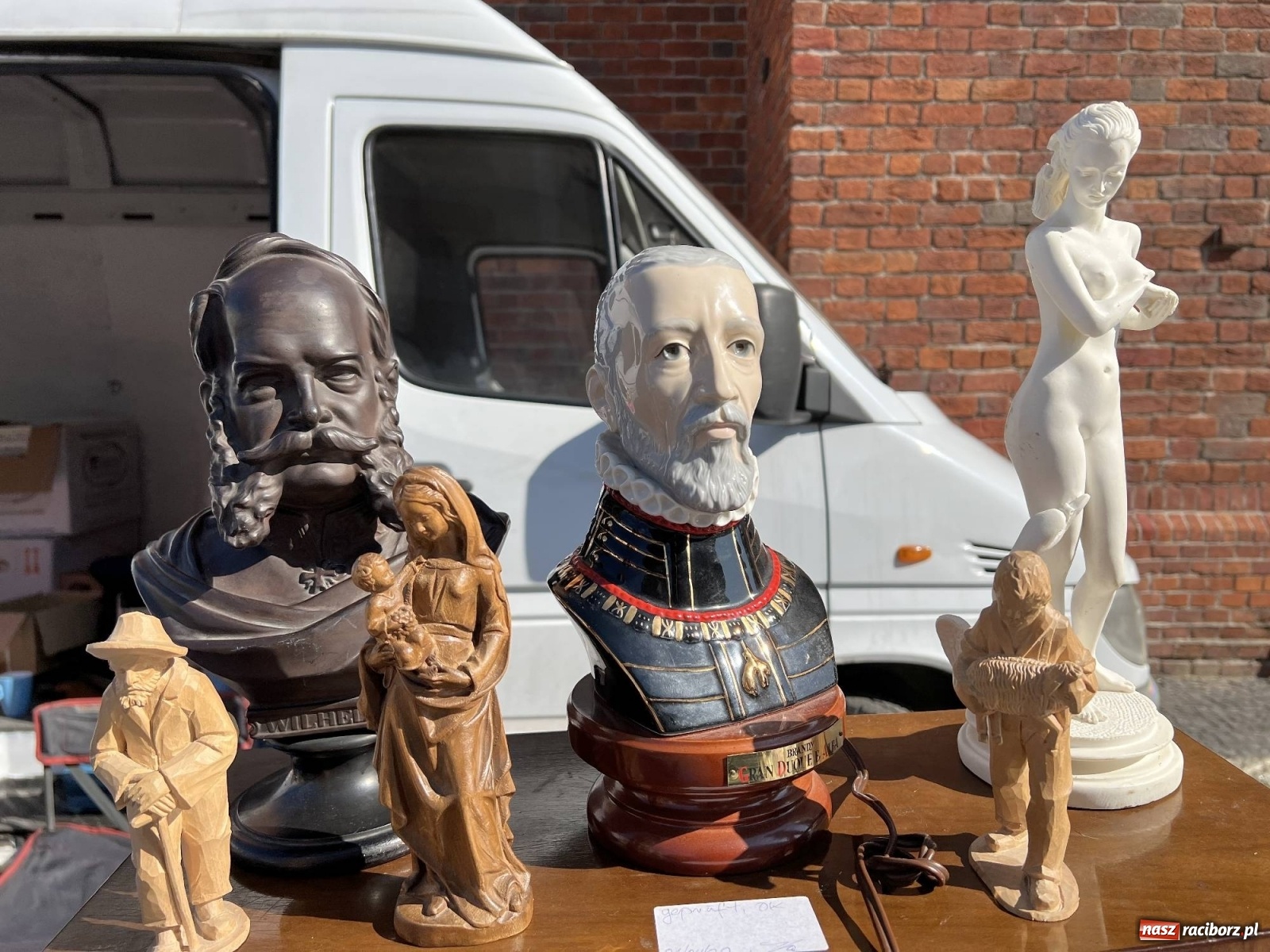 Zdjęcie w galerii na portalu naszraciborz.pl: Im cieplej, tym lepiej. Kwietniowy targ staroci [SPACER WIDEO] wiadomości z regionu