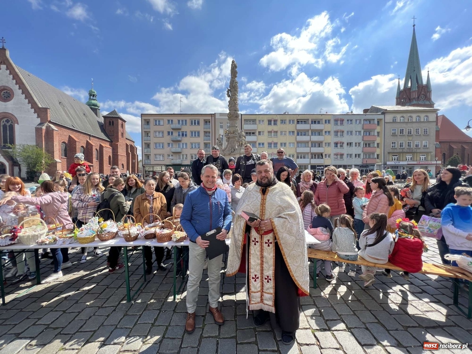 Zdjęcie w galerii na portalu naszraciborz.pl: Ukraińskie śniadanie wielkanocne na raciborskim Rynku [FOTO i WIDEO] wiadomości z regionu