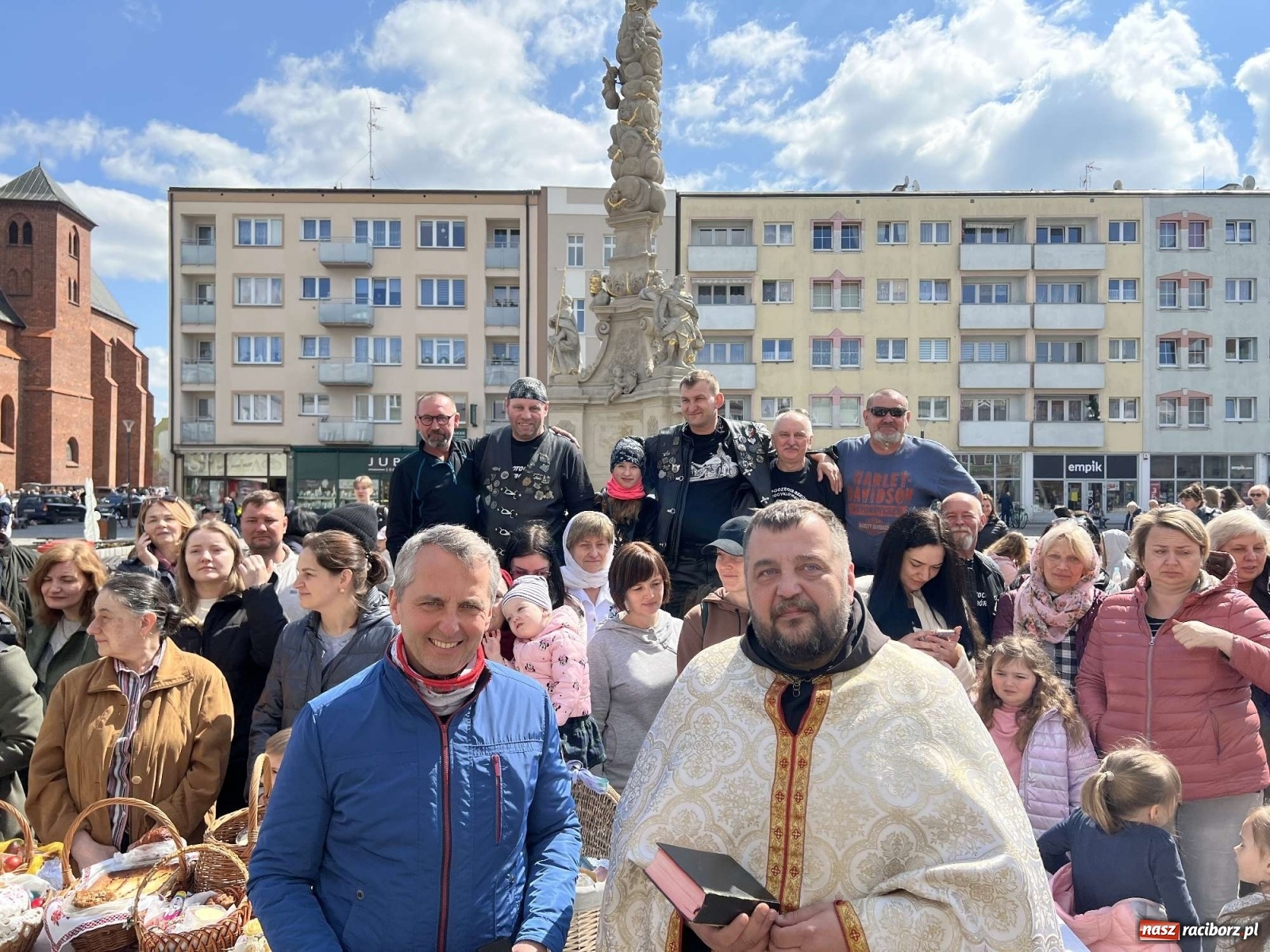 Zdjęcie w galerii na portalu naszraciborz.pl: Ukraińskie śniadanie wielkanocne na raciborskim Rynku [FOTO i WIDEO] wiadomości z regionu