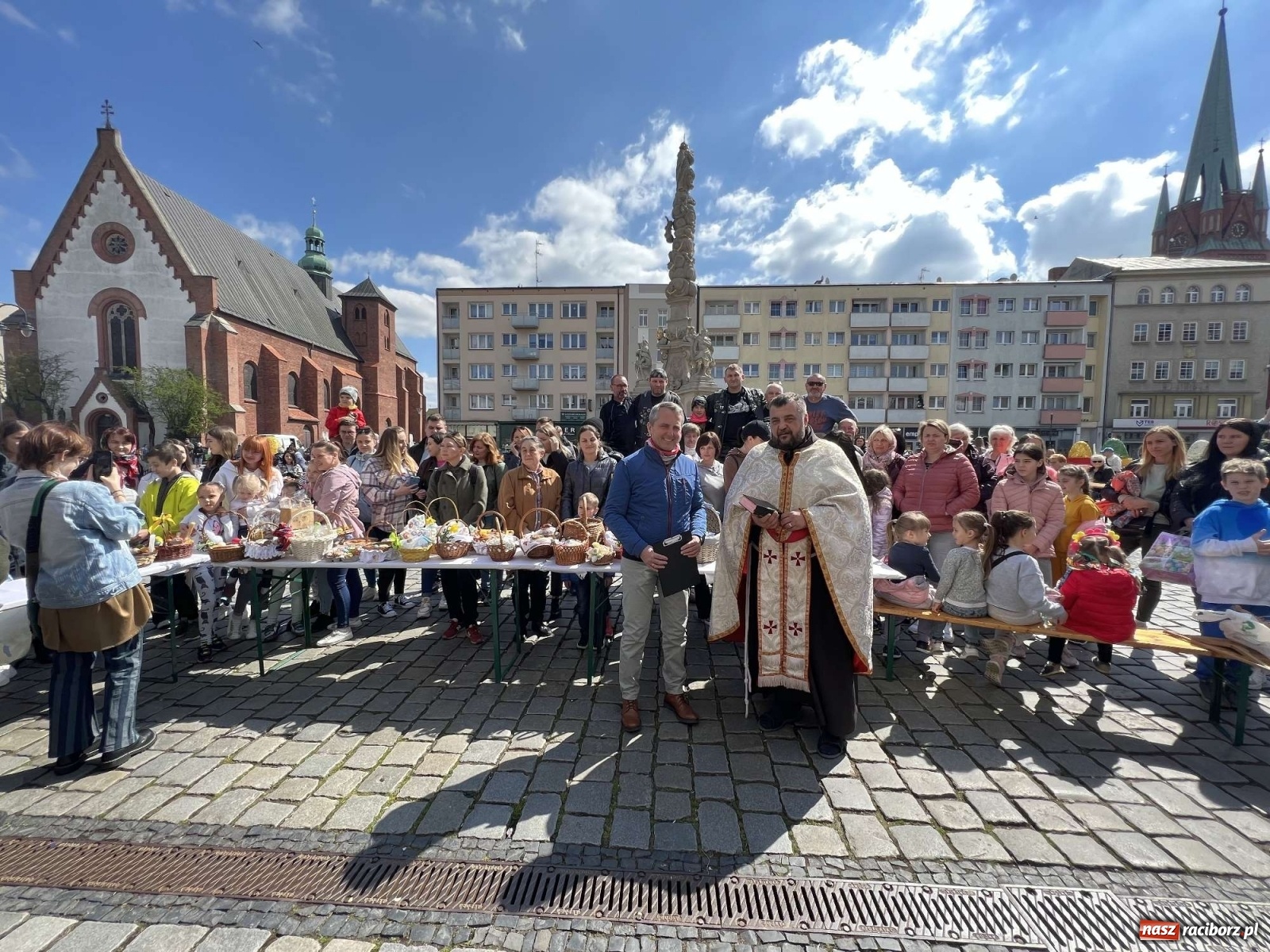 Zdjęcie w galerii na portalu naszraciborz.pl: Ukraińskie śniadanie wielkanocne na raciborskim Rynku [FOTO i WIDEO] wiadomości z regionu