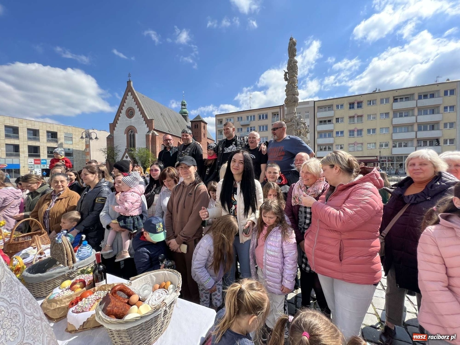 Zdjęcie w galerii na portalu naszraciborz.pl: Ukraińskie śniadanie wielkanocne na raciborskim Rynku [FOTO i WIDEO] wiadomości z regionu