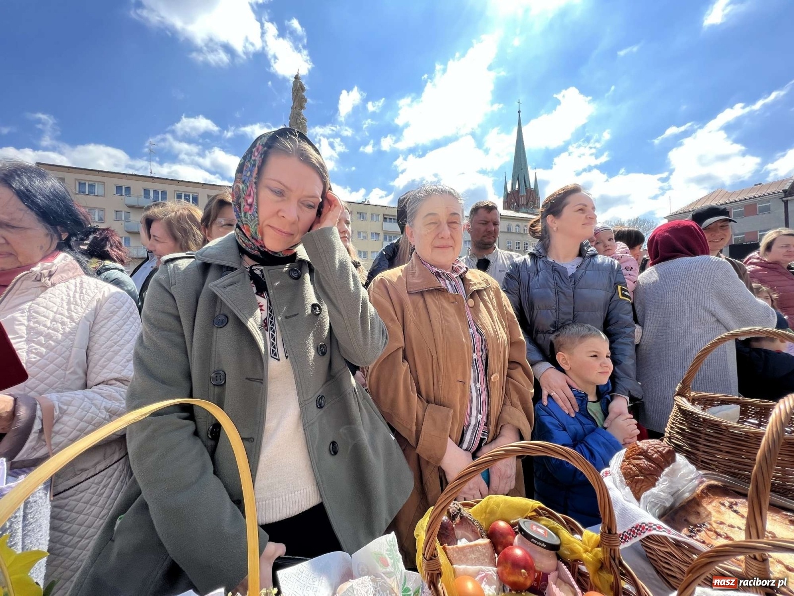 Zdjęcie w galerii na portalu naszraciborz.pl: Ukraińskie śniadanie wielkanocne na raciborskim Rynku [FOTO i WIDEO] wiadomości z regionu