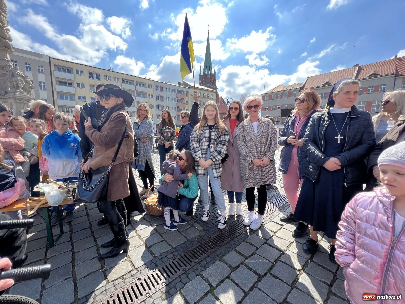 Zdjęcie w galerii na portalu naszraciborz.pl: Ukraińskie śniadanie wielkanocne na raciborskim Rynku [FOTO i WIDEO] wiadomości z regionu