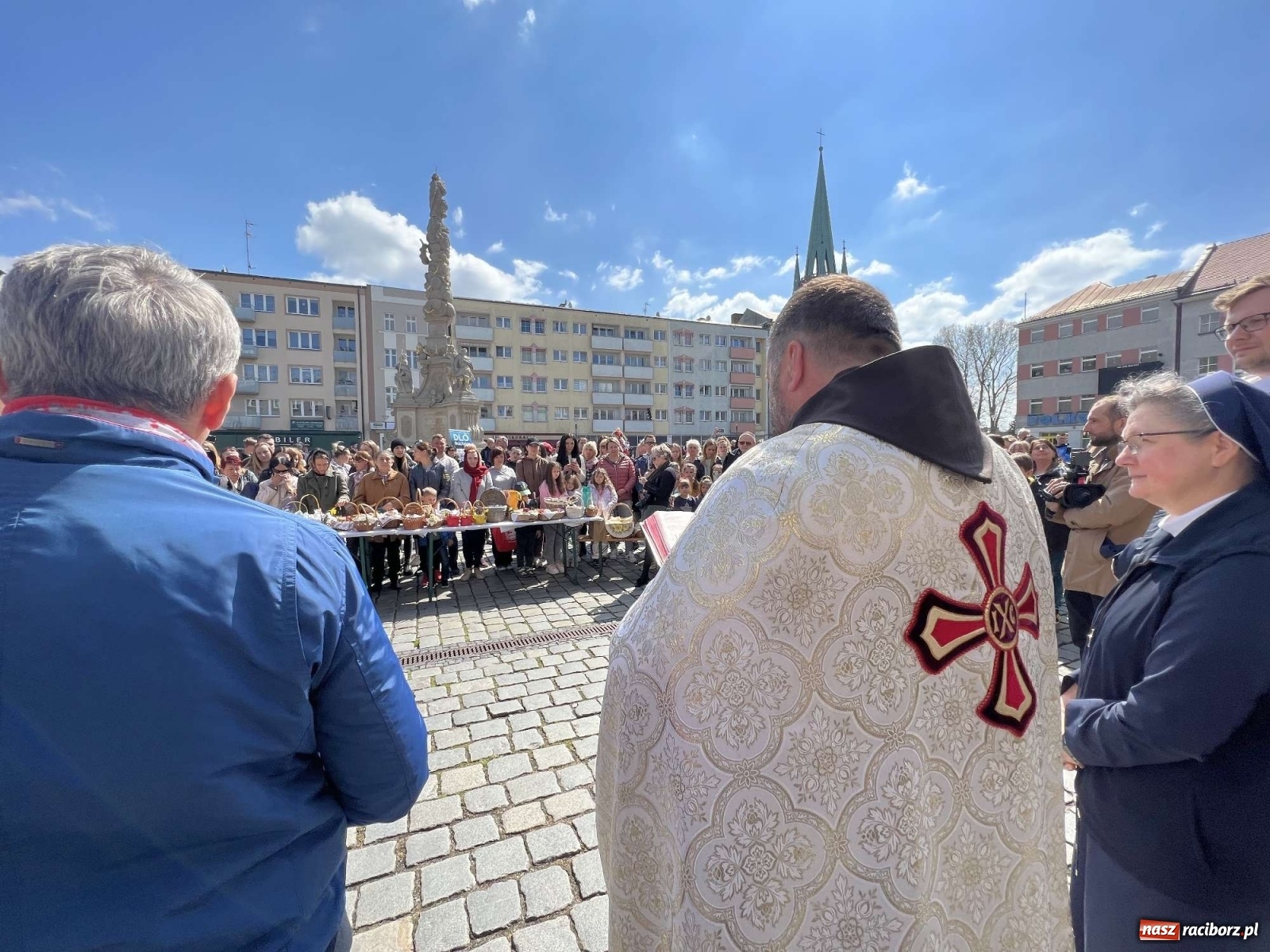 Zdjęcie w galerii na portalu naszraciborz.pl: Ukraińskie śniadanie wielkanocne na raciborskim Rynku [FOTO i WIDEO] wiadomości z regionu