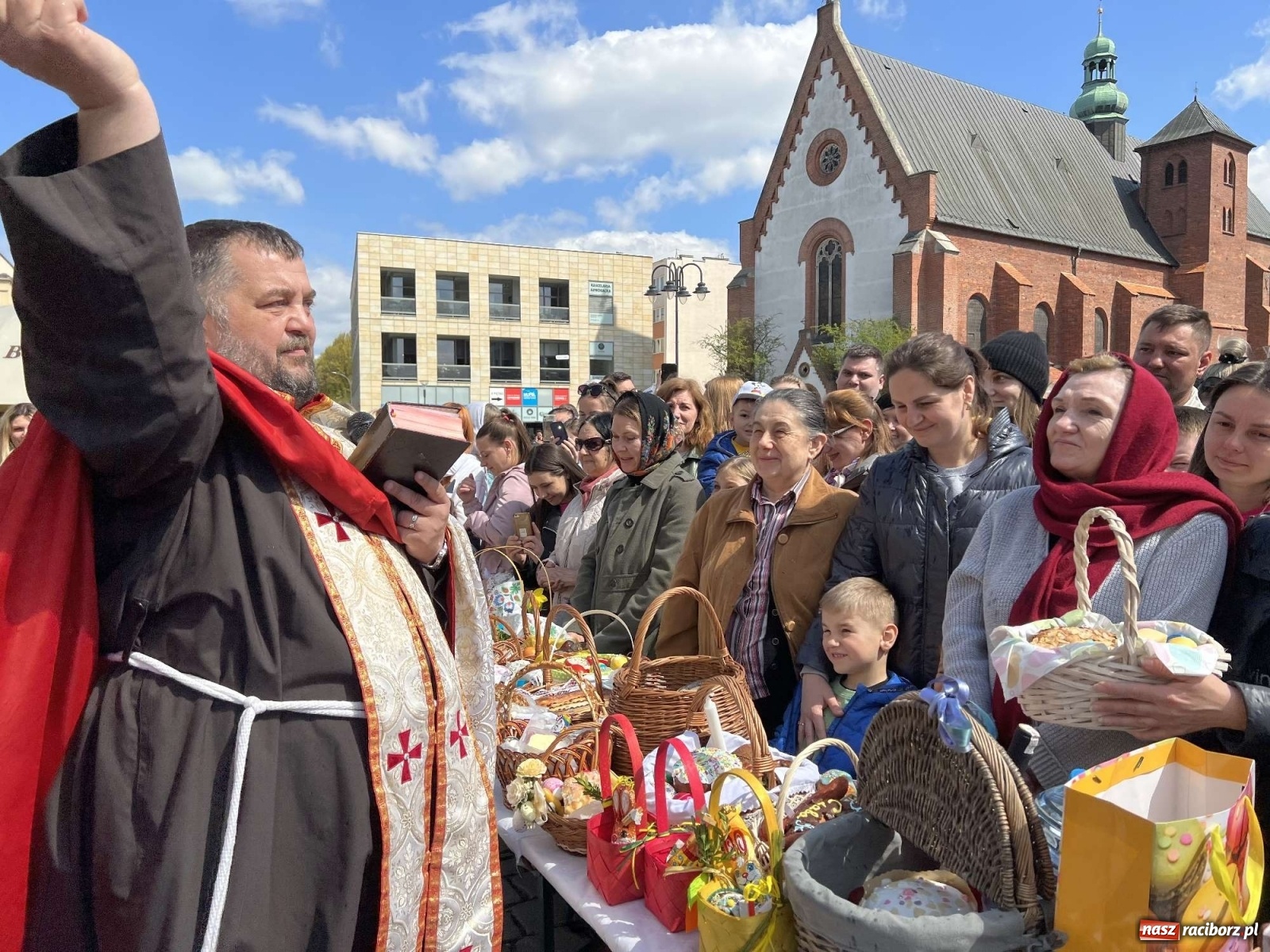 Zdjęcie w galerii na portalu naszraciborz.pl: Ukraińskie śniadanie wielkanocne na raciborskim Rynku [FOTO i WIDEO] wiadomości z regionu