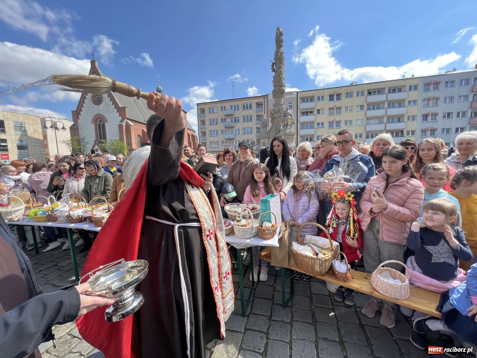Zdjęcie w galerii na portalu naszraciborz.pl: Ukraińskie śniadanie wielkanocne na raciborskim Rynku [FOTO i WIDEO] wiadomości z regionu