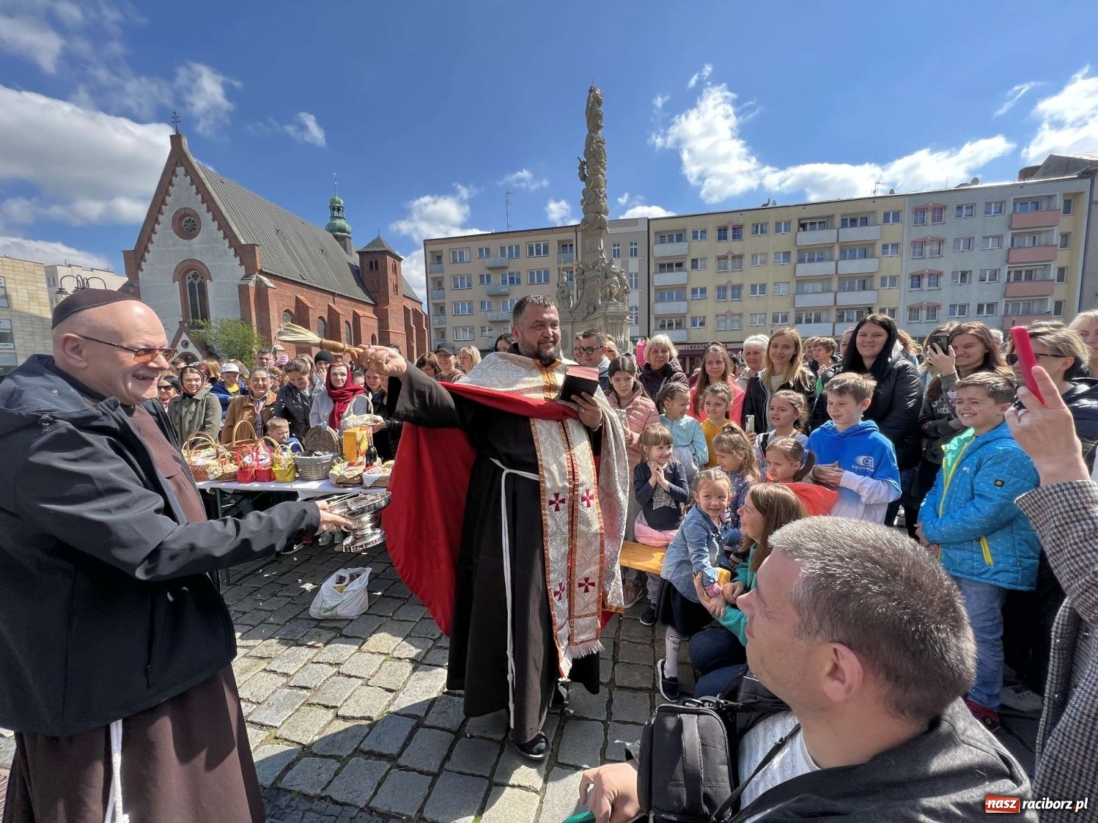 Zdjęcie w galerii na portalu naszraciborz.pl: Ukraińskie śniadanie wielkanocne na raciborskim Rynku [FOTO i WIDEO] wiadomości z regionu