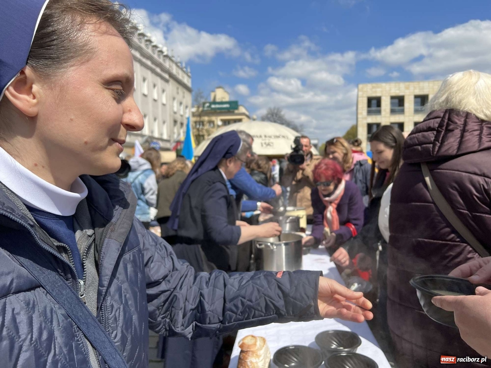 Zdjęcie w galerii na portalu naszraciborz.pl: Ukraińskie śniadanie wielkanocne na raciborskim Rynku [FOTO i WIDEO] wiadomości z regionu